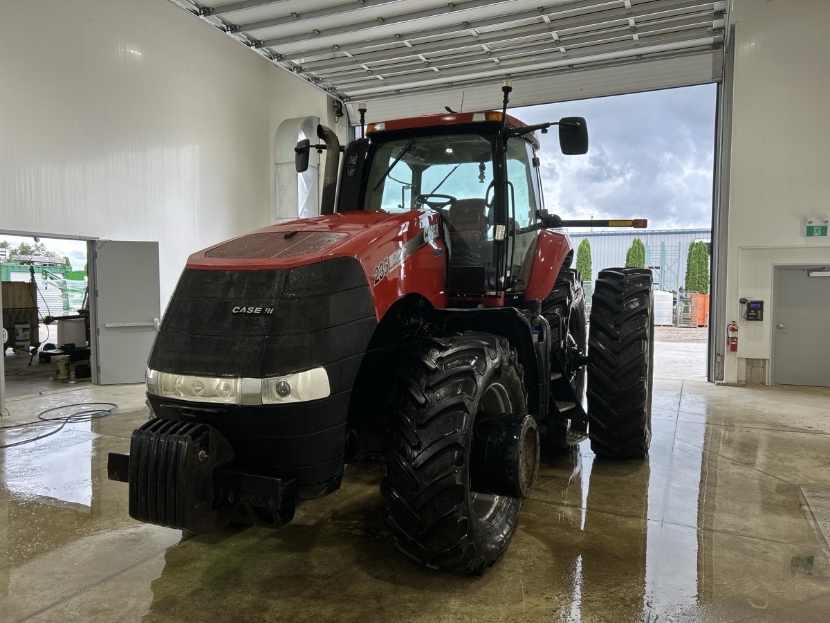 2013 Case IH Magnum 235 Image 3