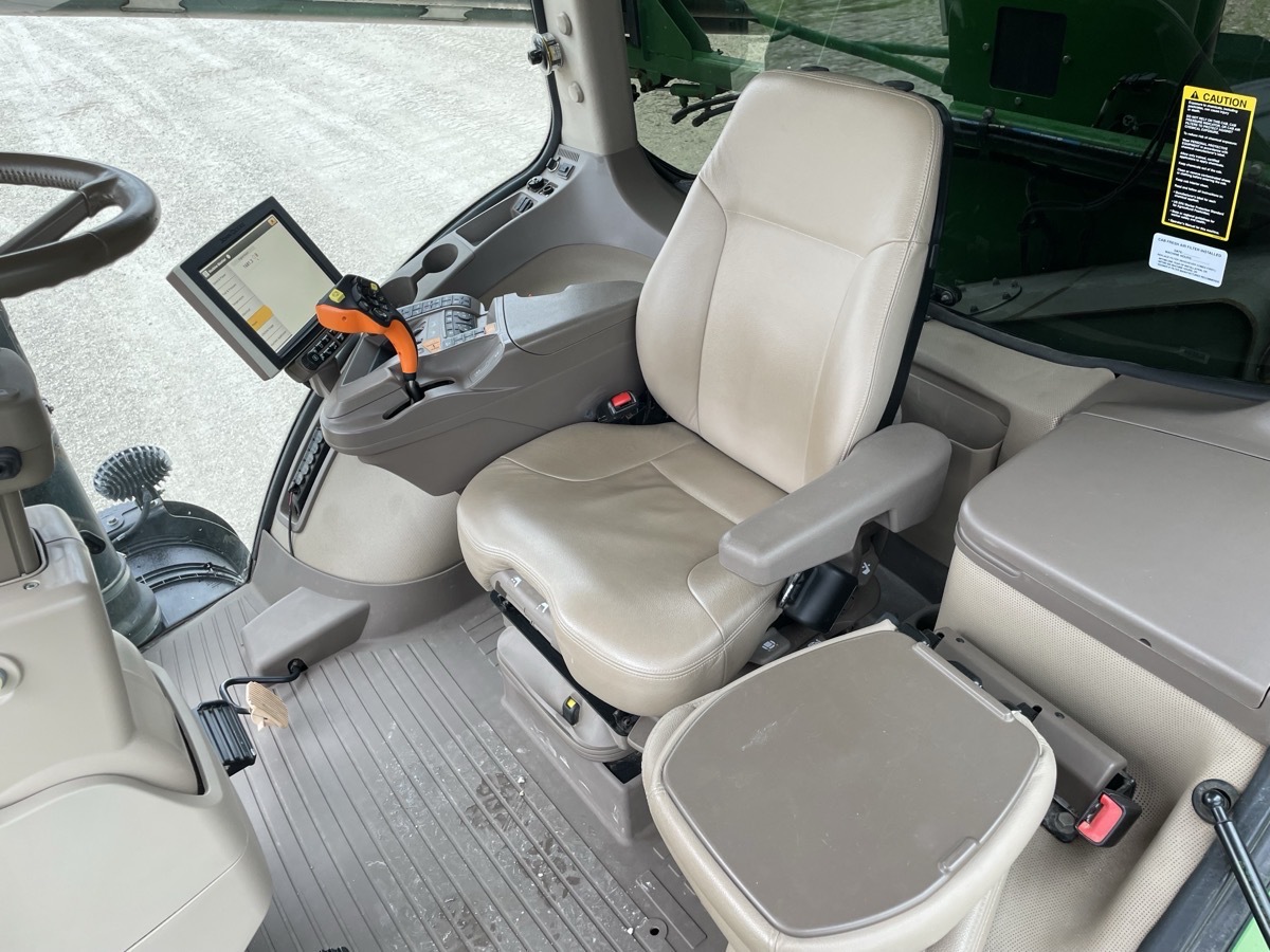 2021 John Deere F4365 Image 9