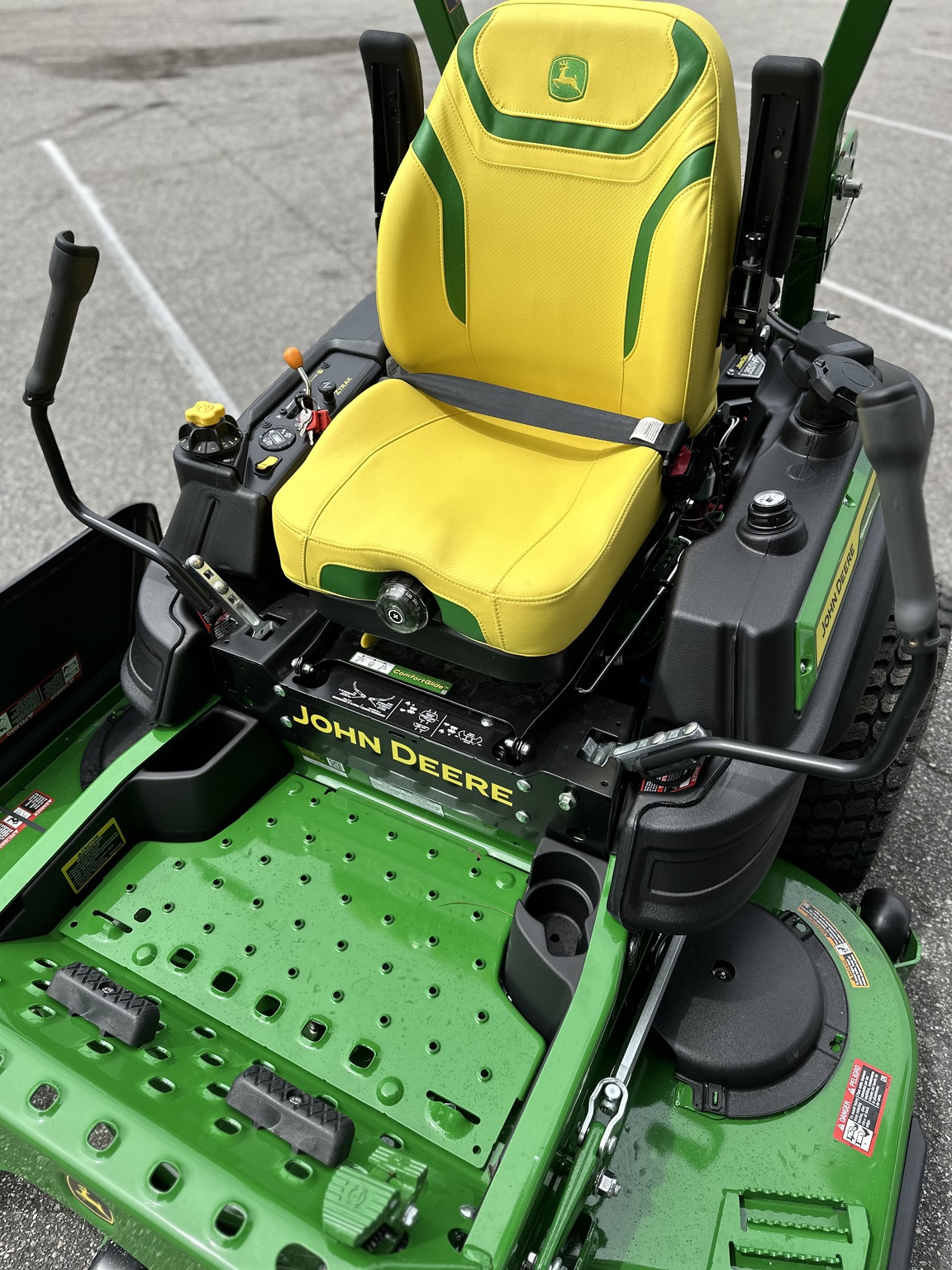 2025 John Deere Z970R Image 6