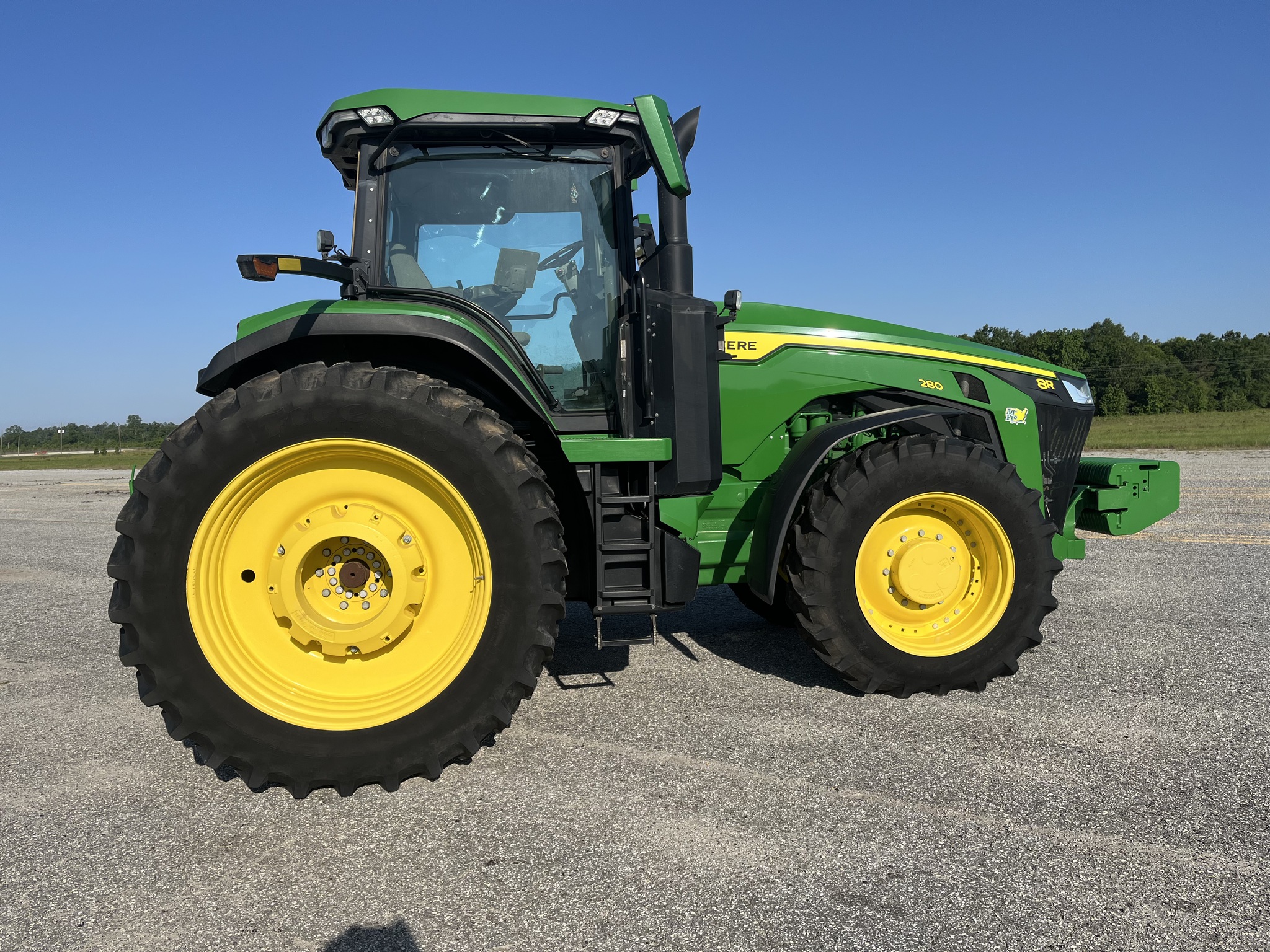 2022 John Deere 8R 280 Image 2