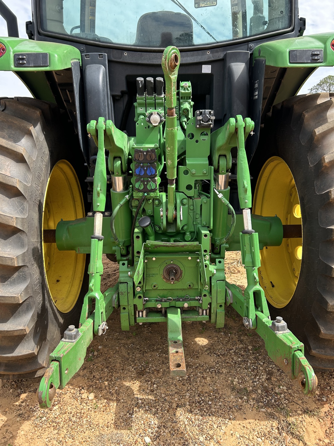 2022 John Deere 6145R Image 3