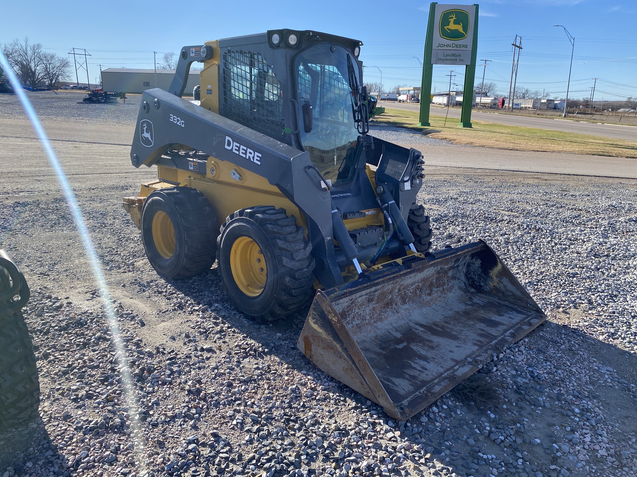 2022 John Deere 332G Image 2