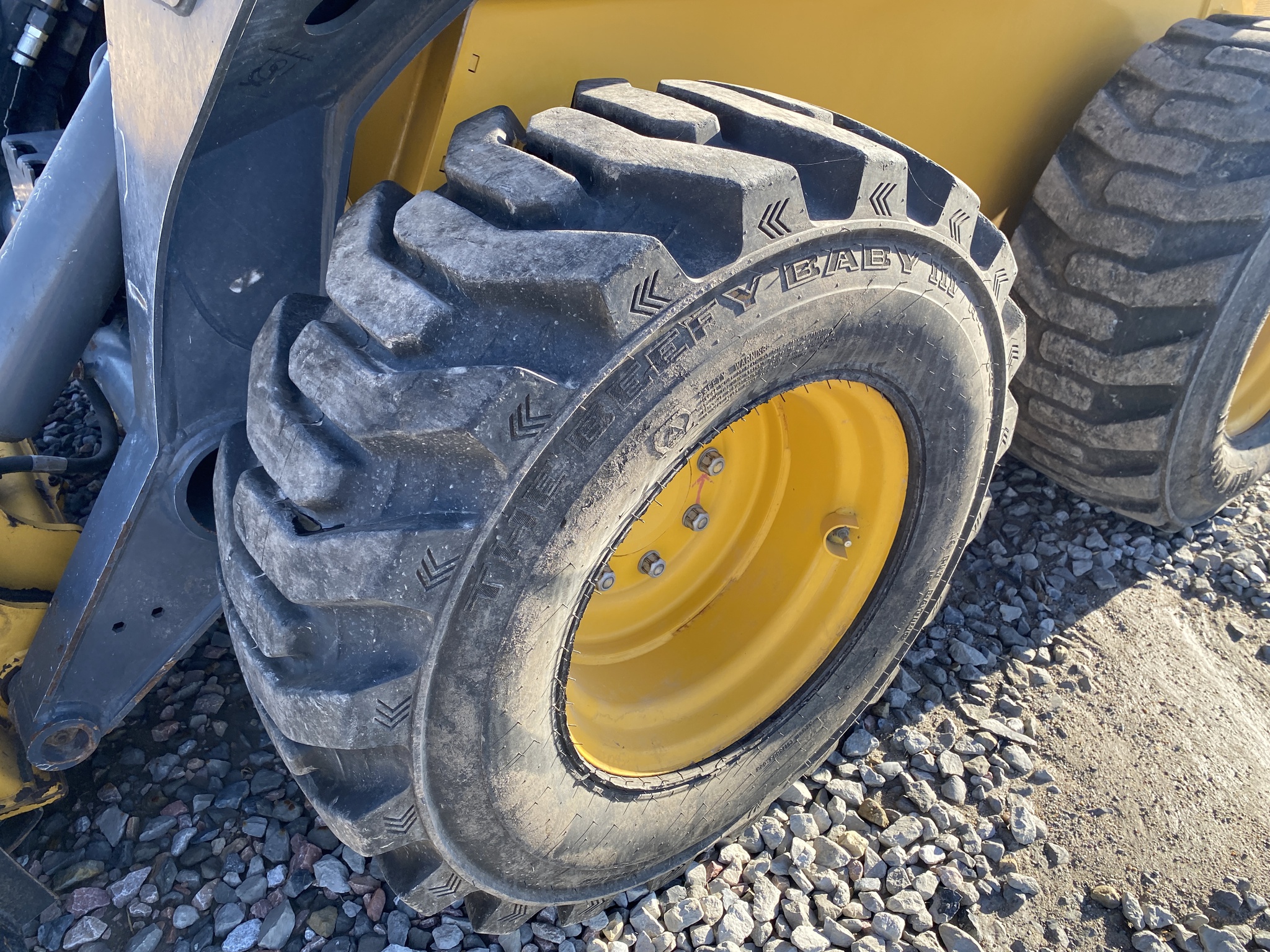 2022 John Deere 332G Image 3