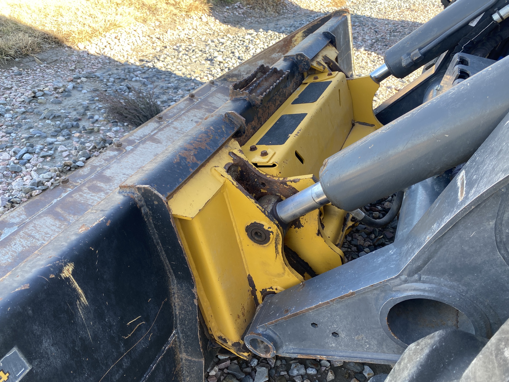 2022 John Deere 332G Image 5