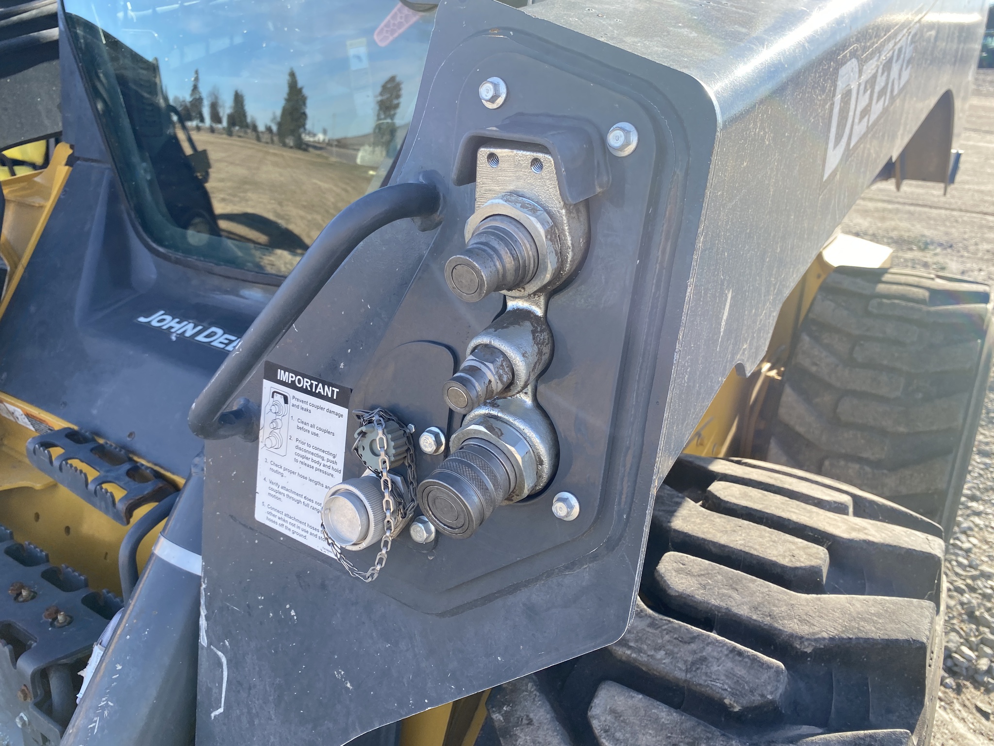 2022 John Deere 332G Image 6