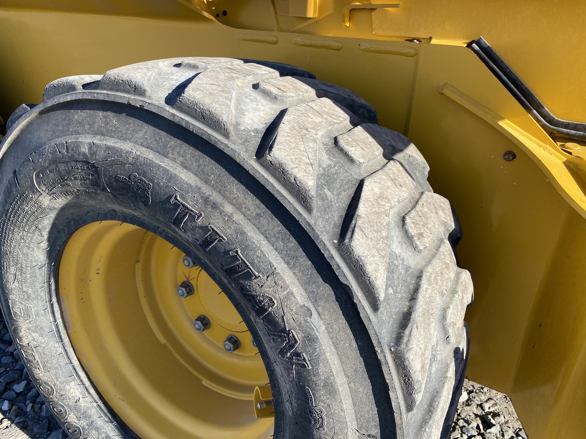 2022 John Deere 332G Image 7