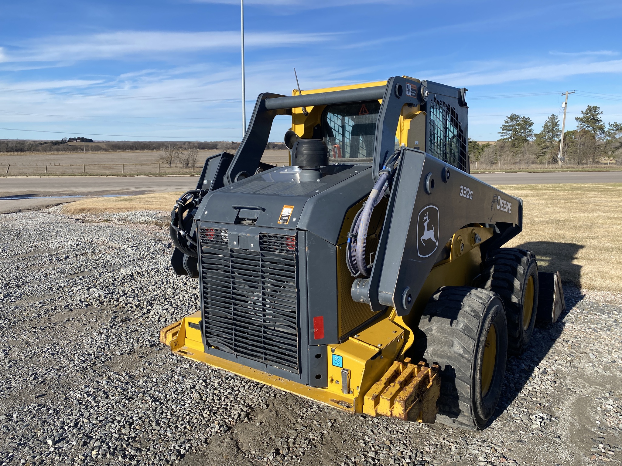 2022 John Deere 332G Image 9