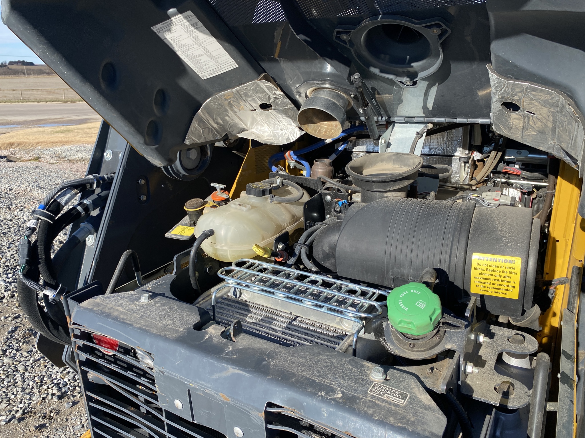 2022 John Deere 332G Image 10