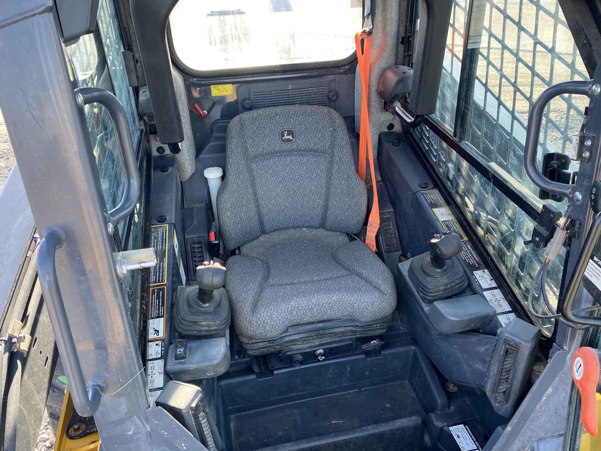 2022 John Deere 332G Image 11