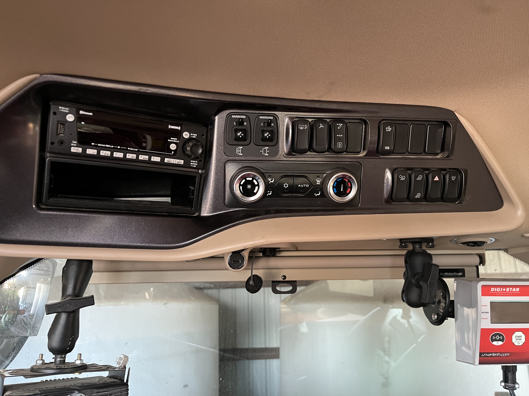 Used 2022 Case IH Magnum 280 AFS Row Crop Tractors at Koenig Equipment in Greensburg, IN - PhotoXL44