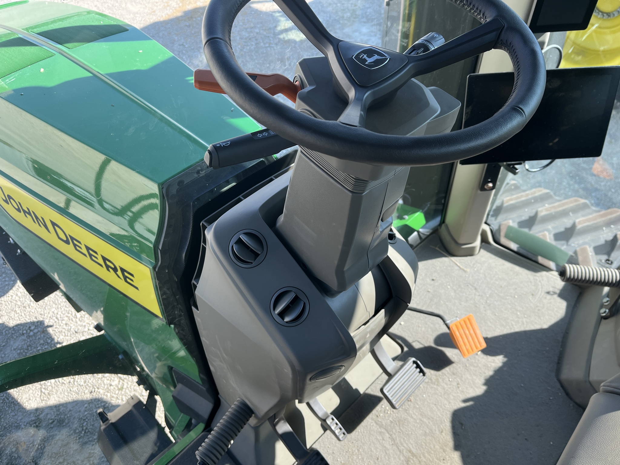  2024 John Deere 8RT 370 at Heritage Tractor in Kewanee, IL