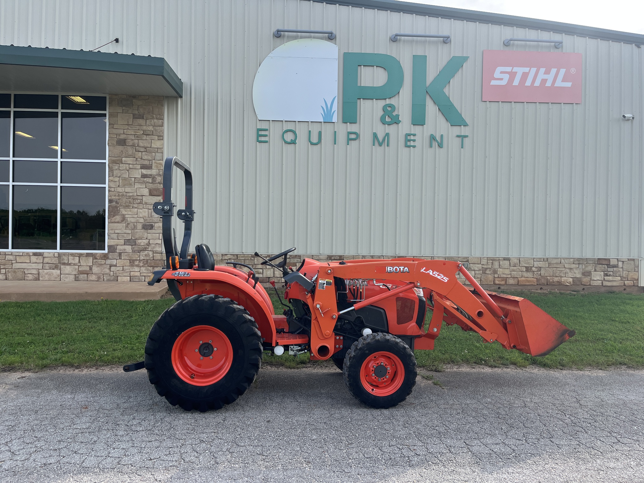 2015 Kubota L3301 Image 1