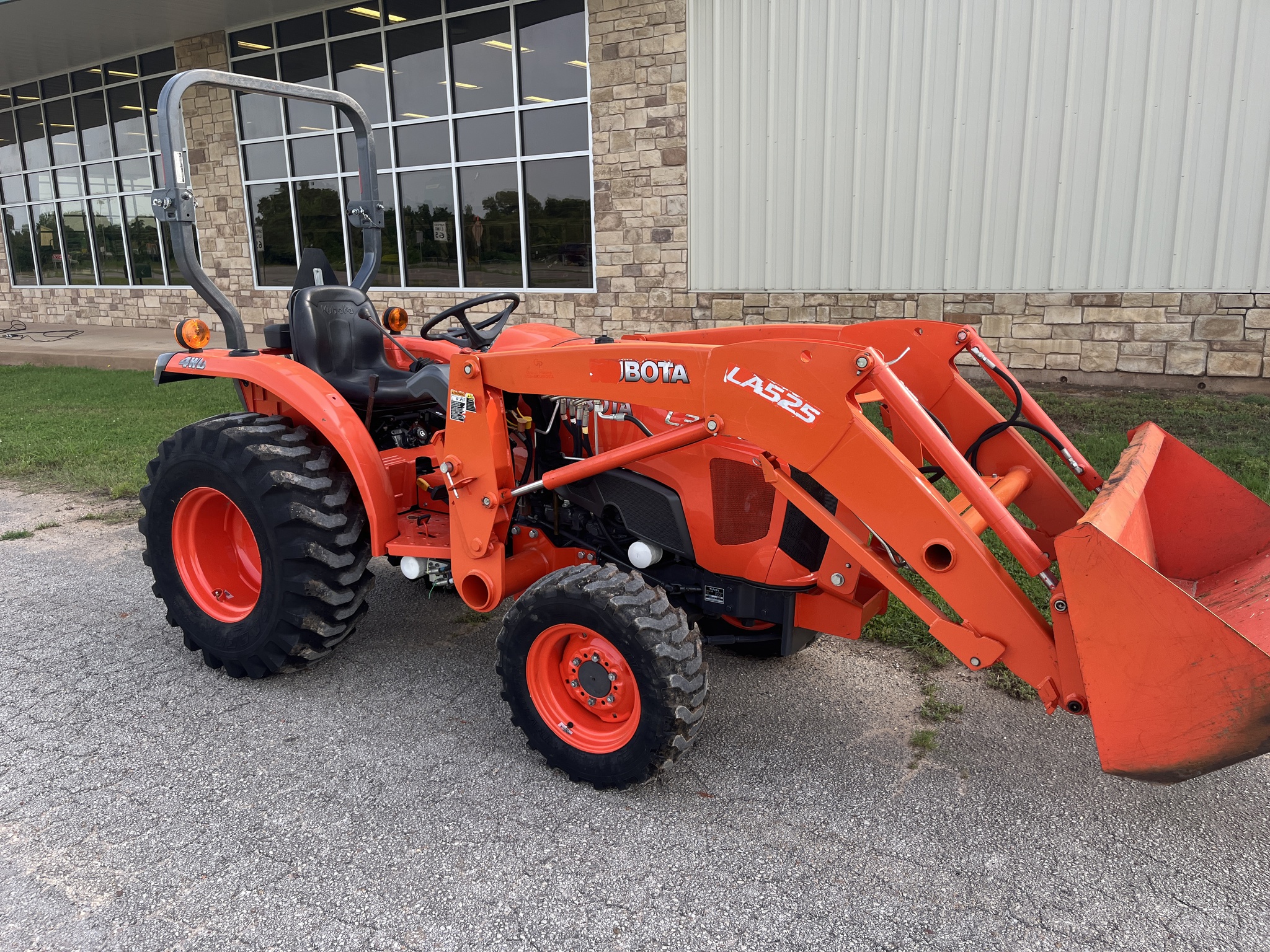 2015 Kubota L3301 Image 2