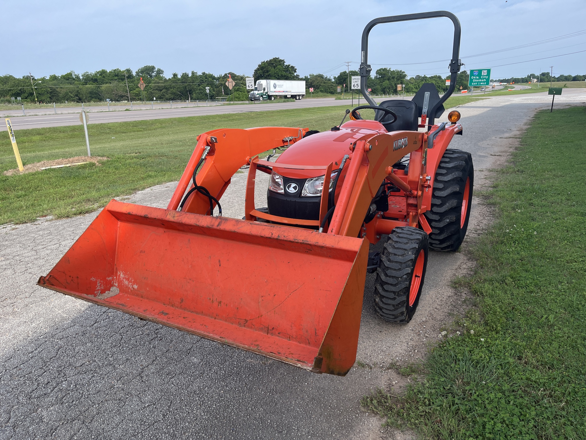 2015 Kubota L3301 Image 4