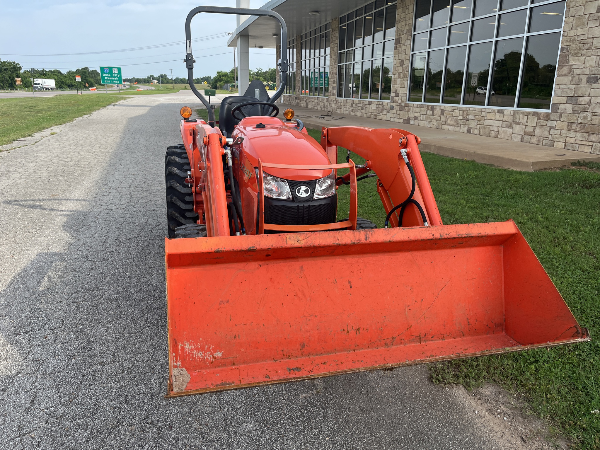 2015 Kubota L3301 Image 3