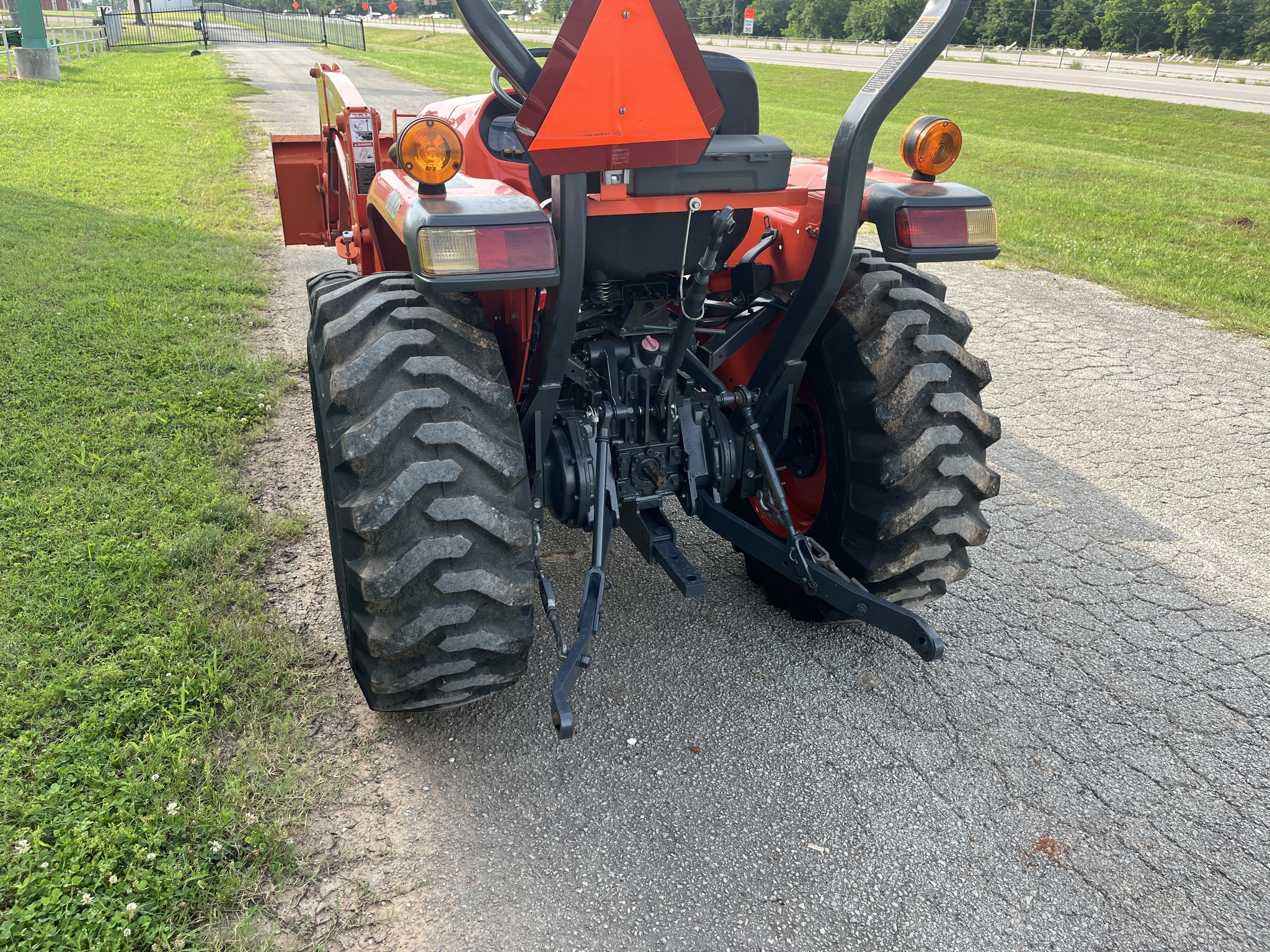 2015 Kubota L3301 Image 8