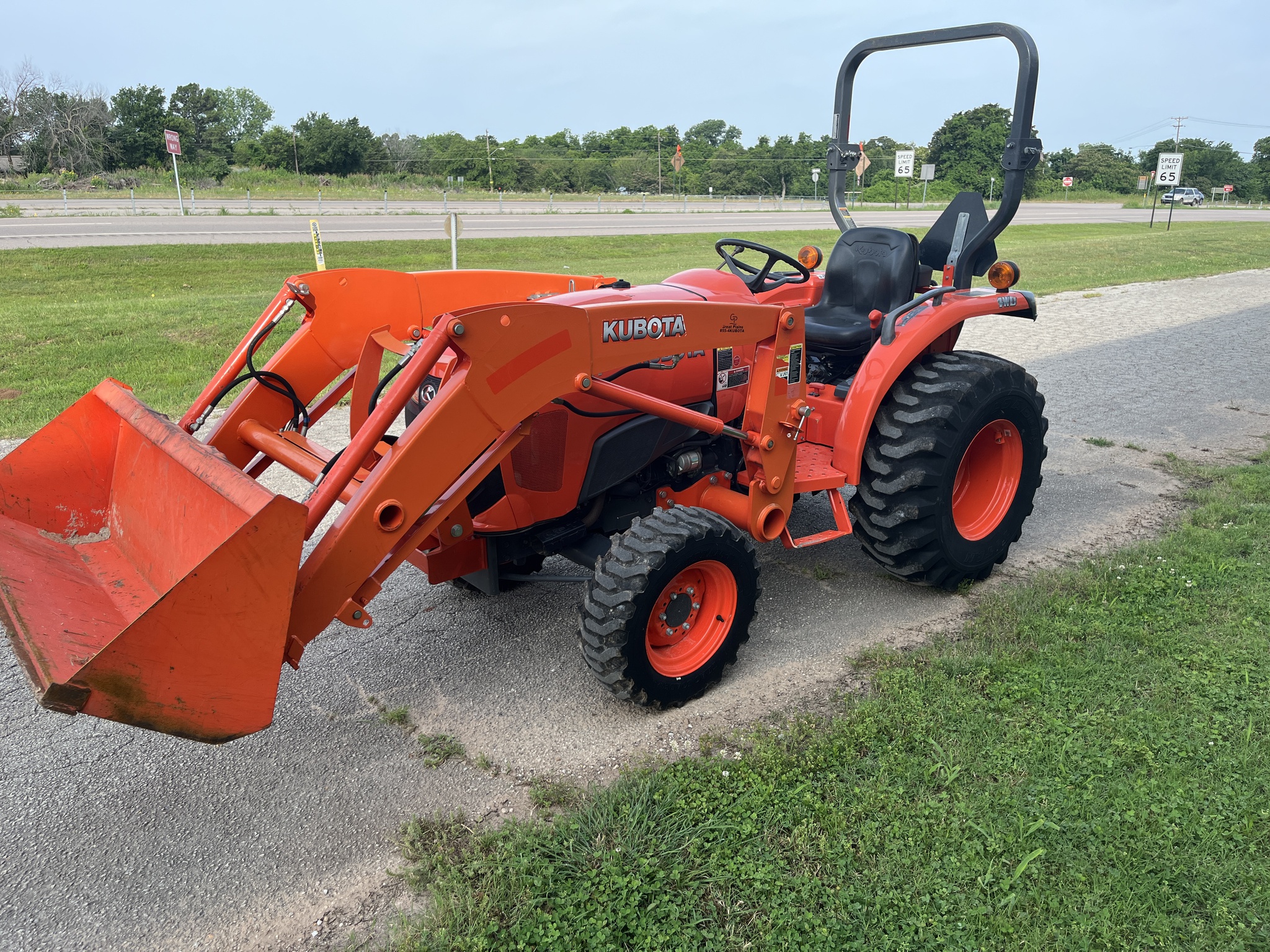 2015 Kubota L3301 Image 5