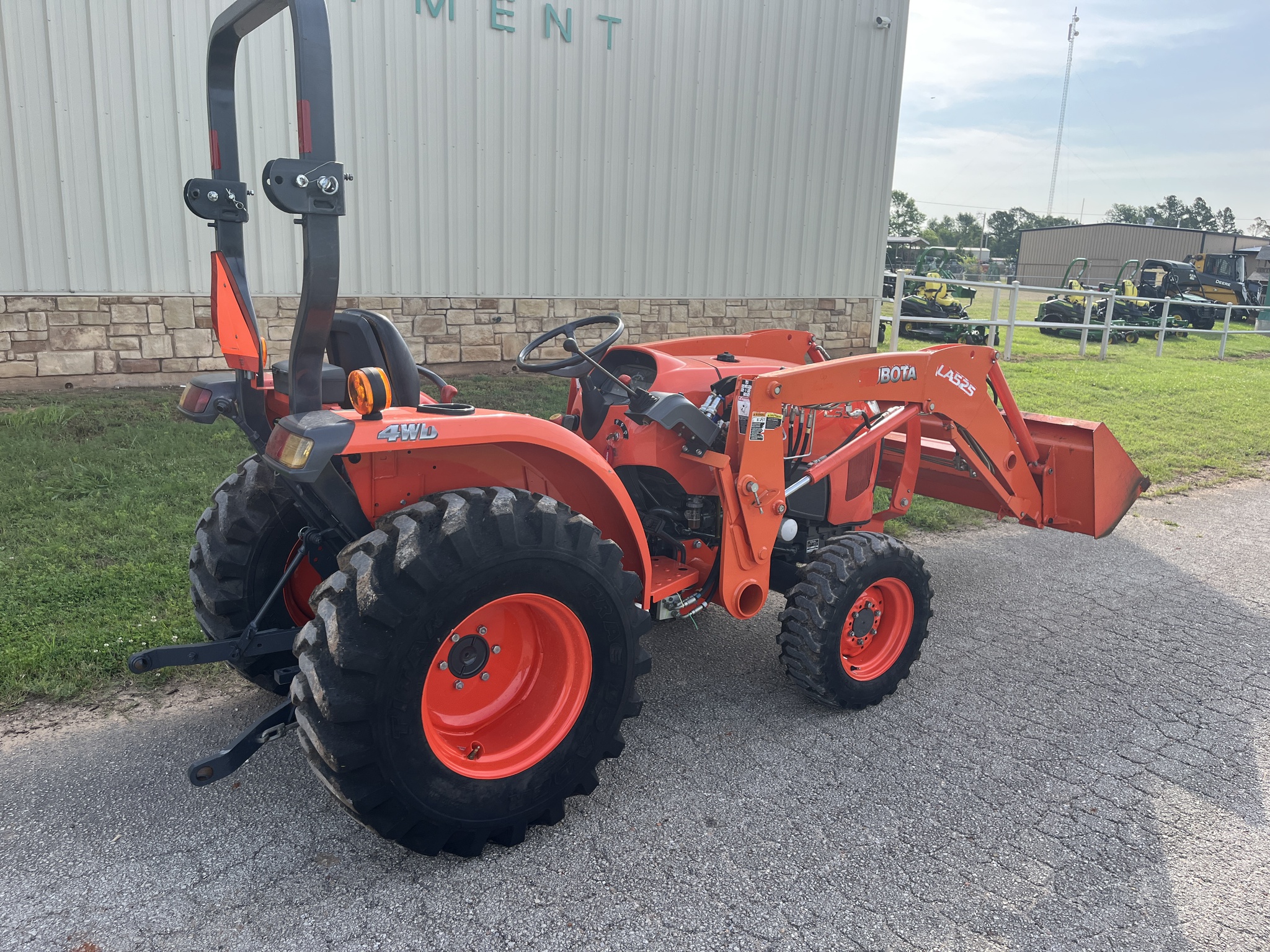 2015 Kubota L3301 Image 10