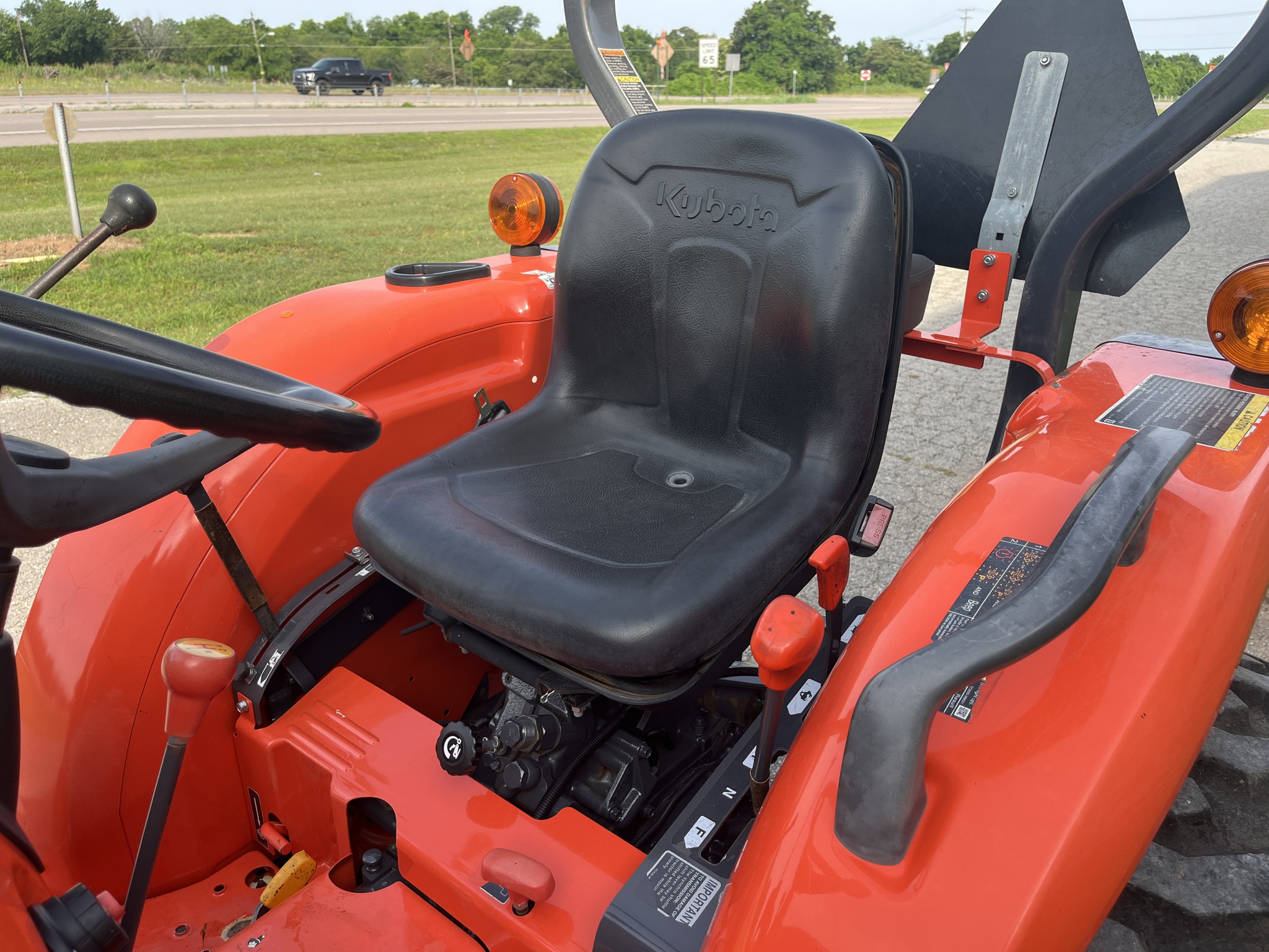 2015 Kubota L3301 Image 11