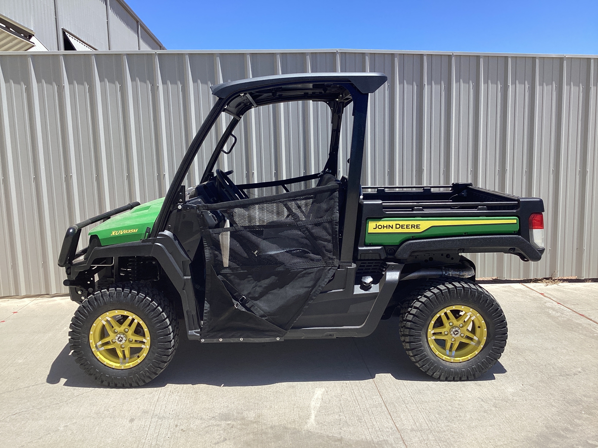 2023 John Deere XUV 835M Image 1