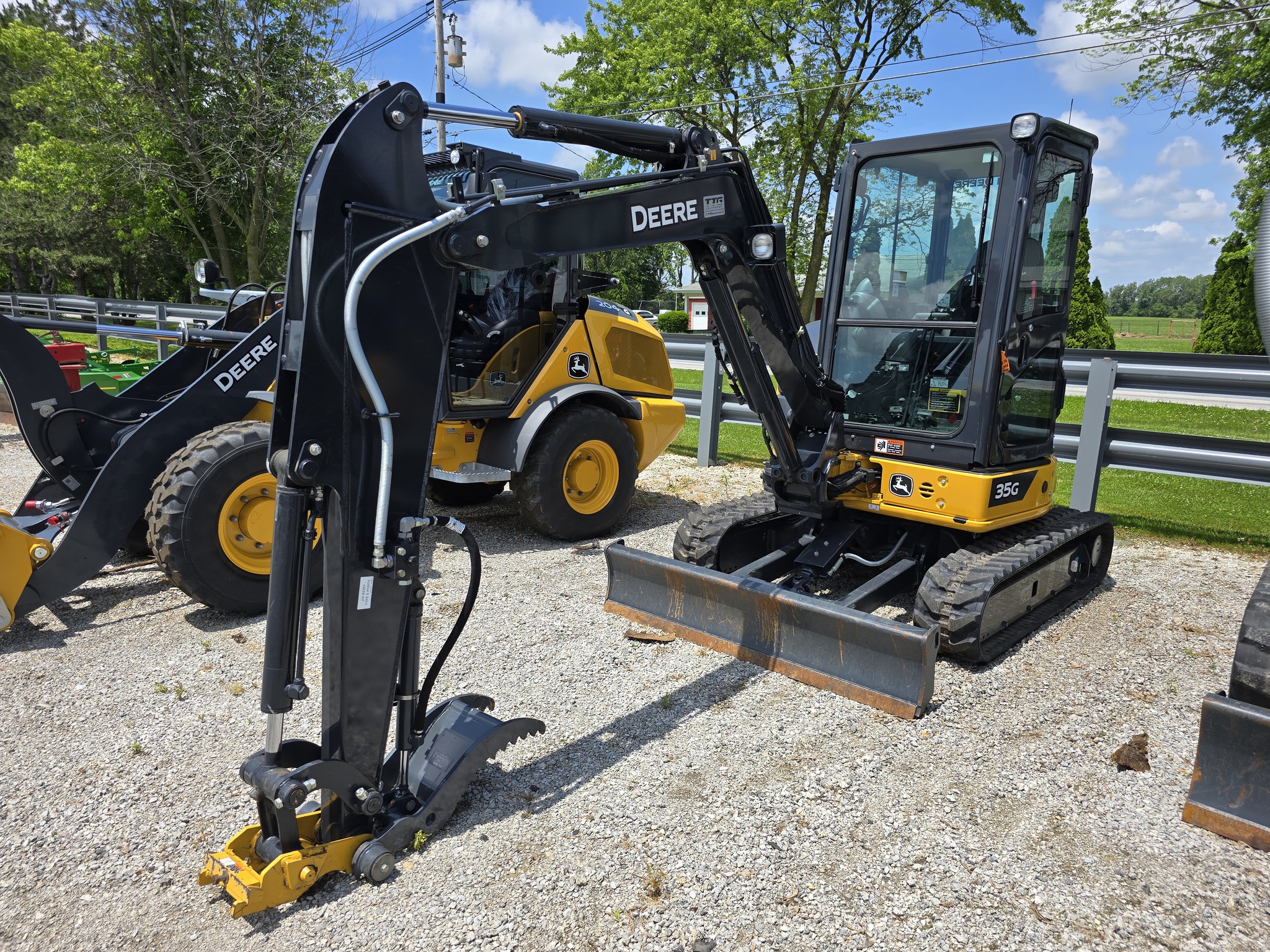 2022 John Deere 35G Image 3