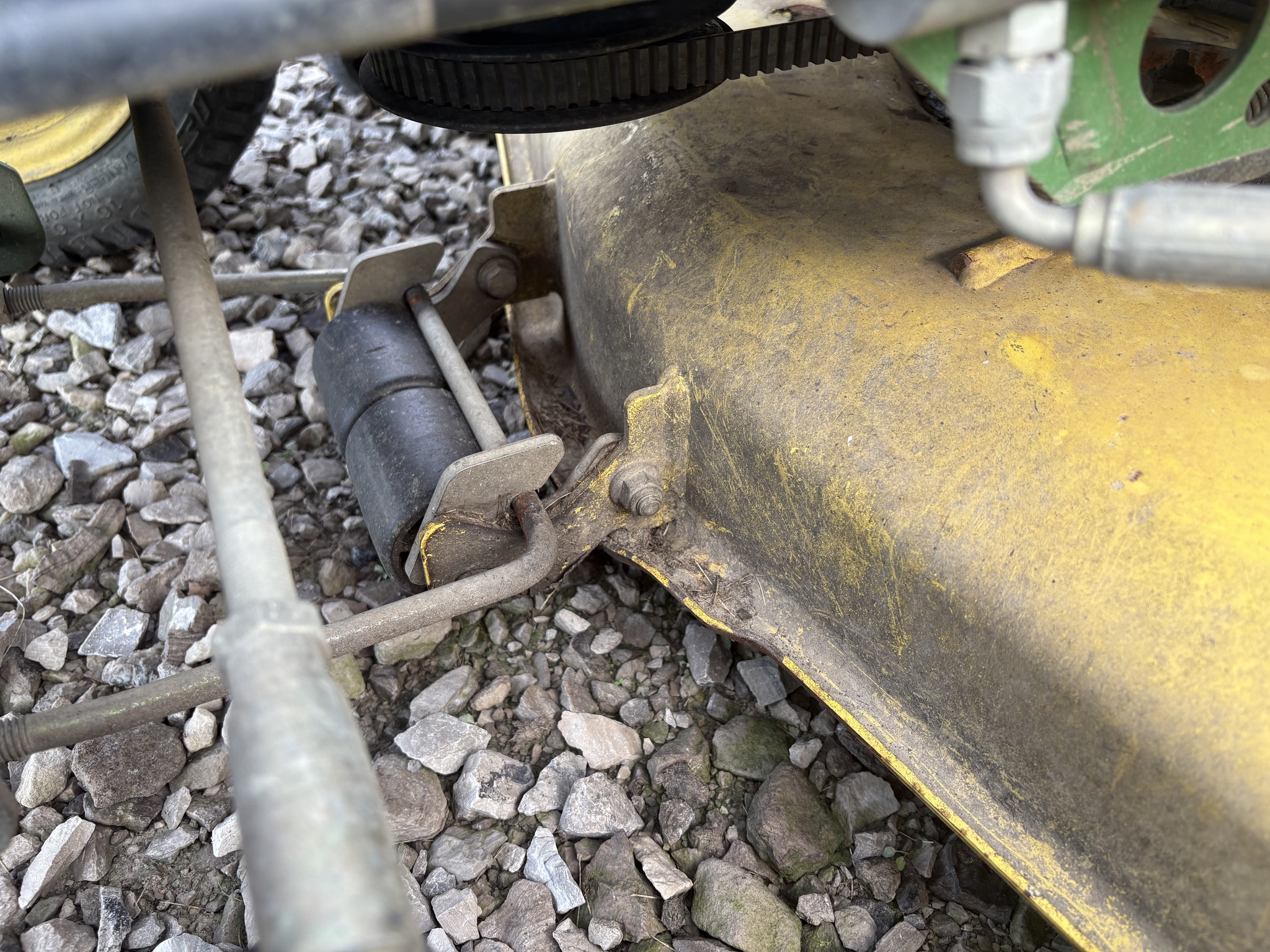 2003 John Deere GX345 Image 24