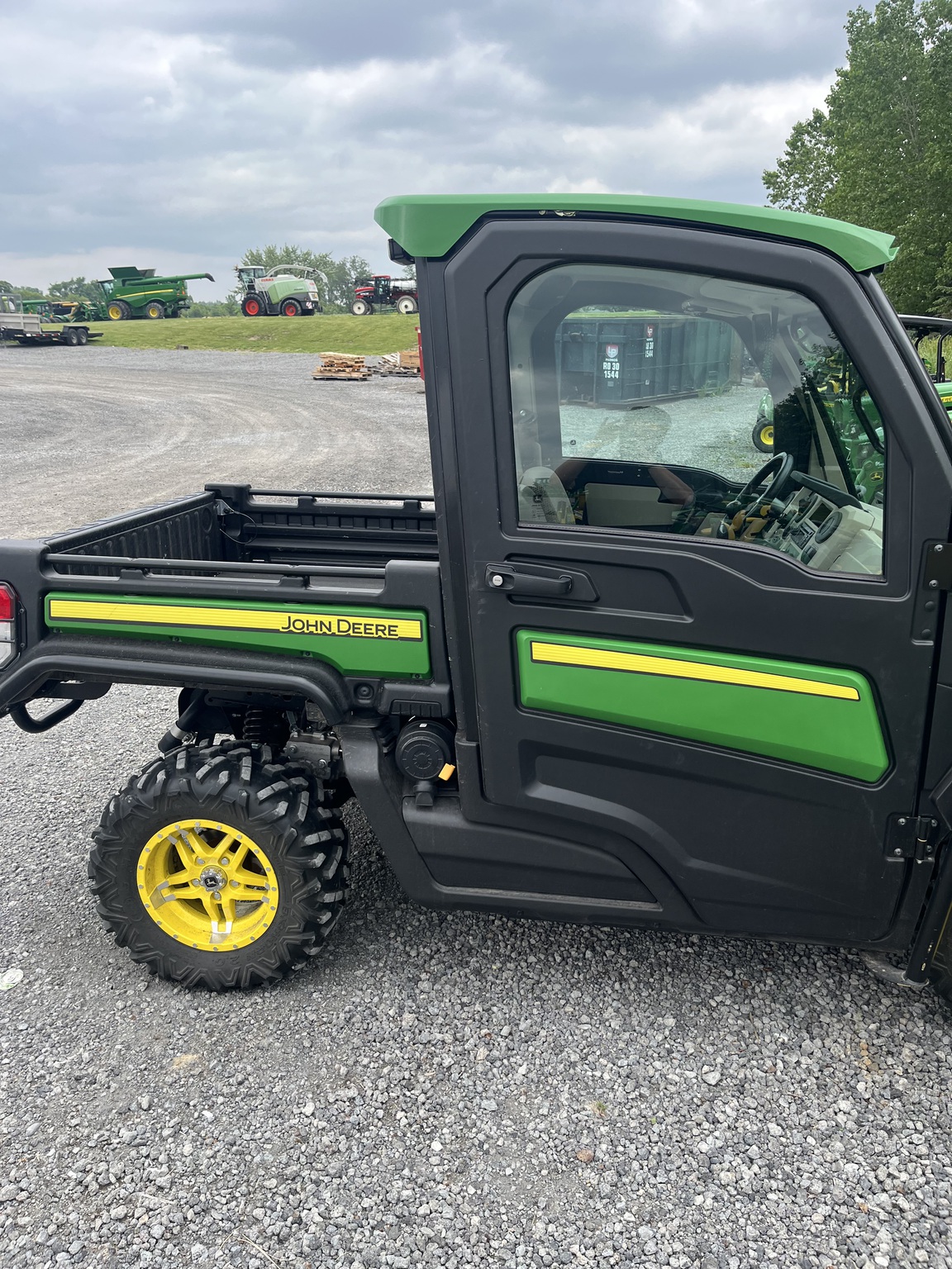 2018 John Deere XUV 835R Image 2