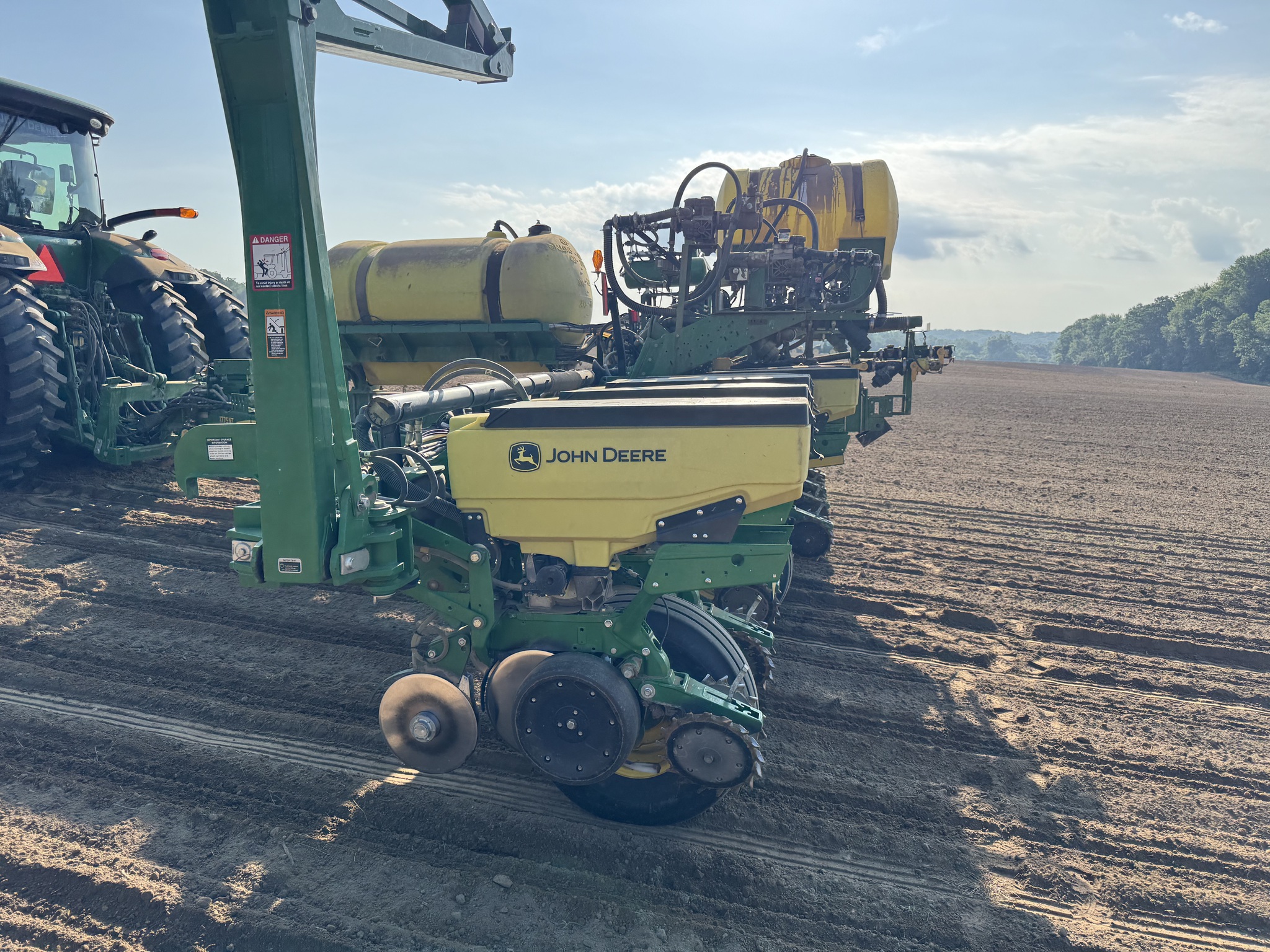 2016 John Deere 1775NT Image 9