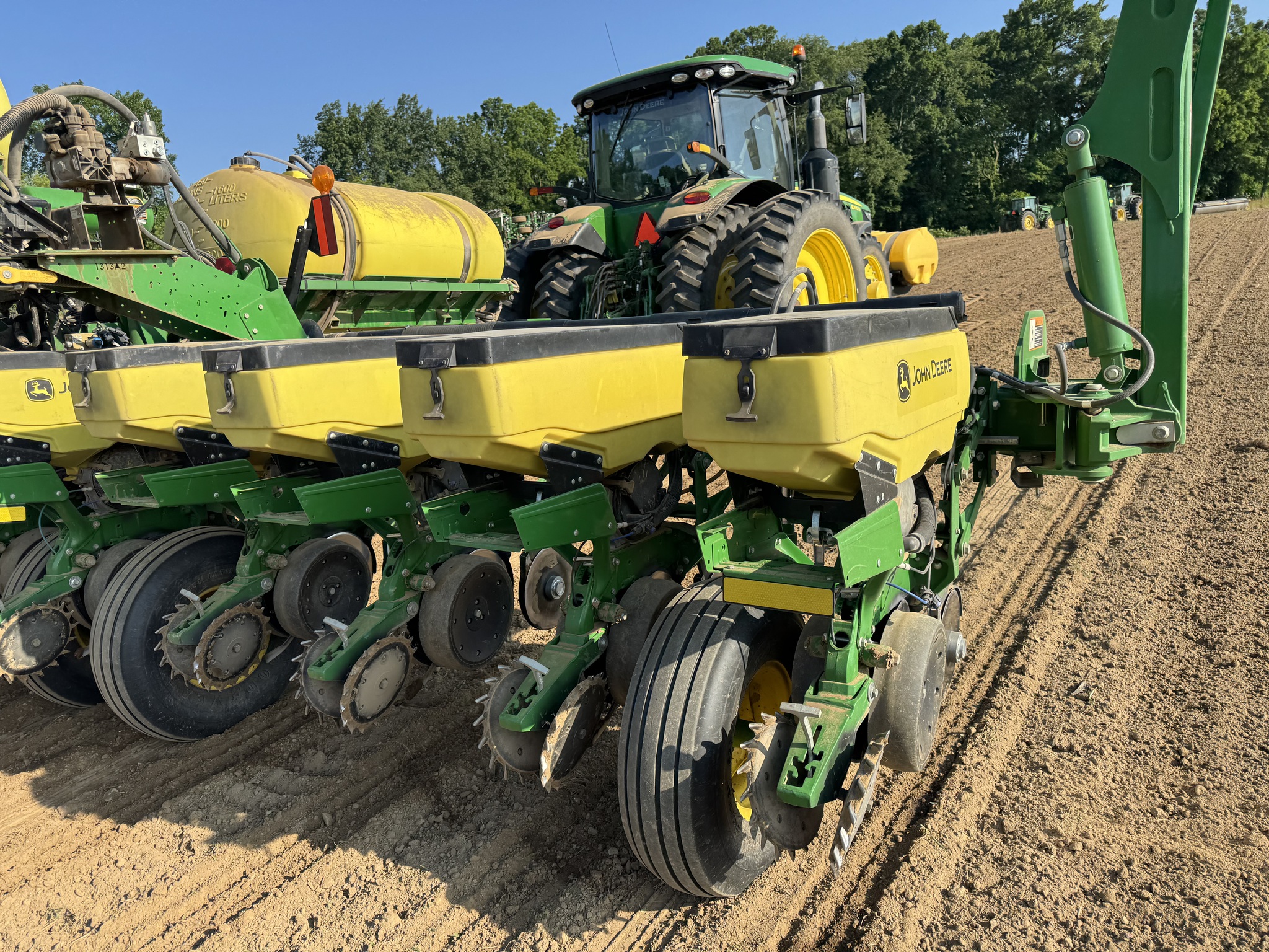 2016 John Deere 1775NT Image 4