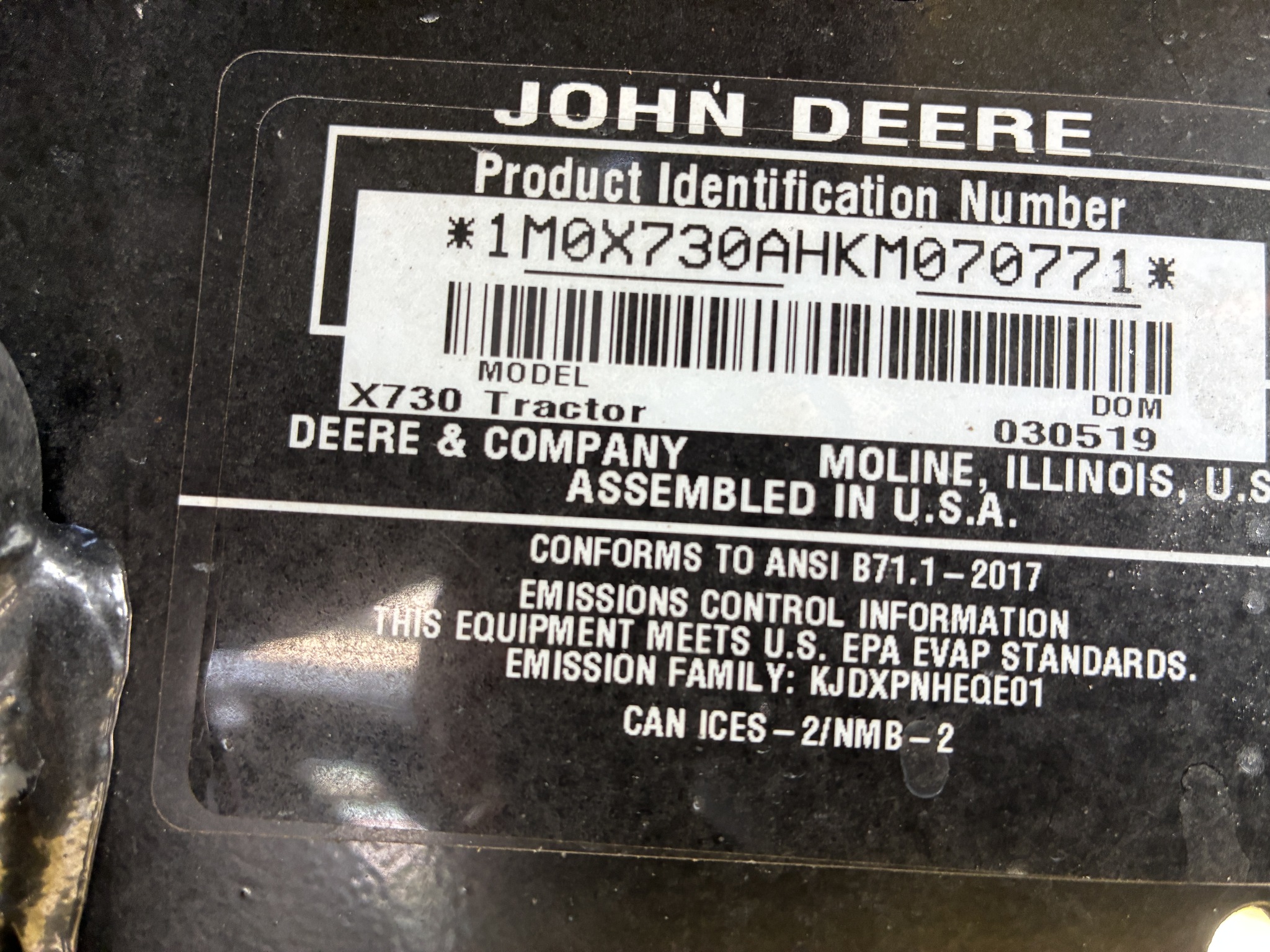 2019 John Deere X730 Image 24