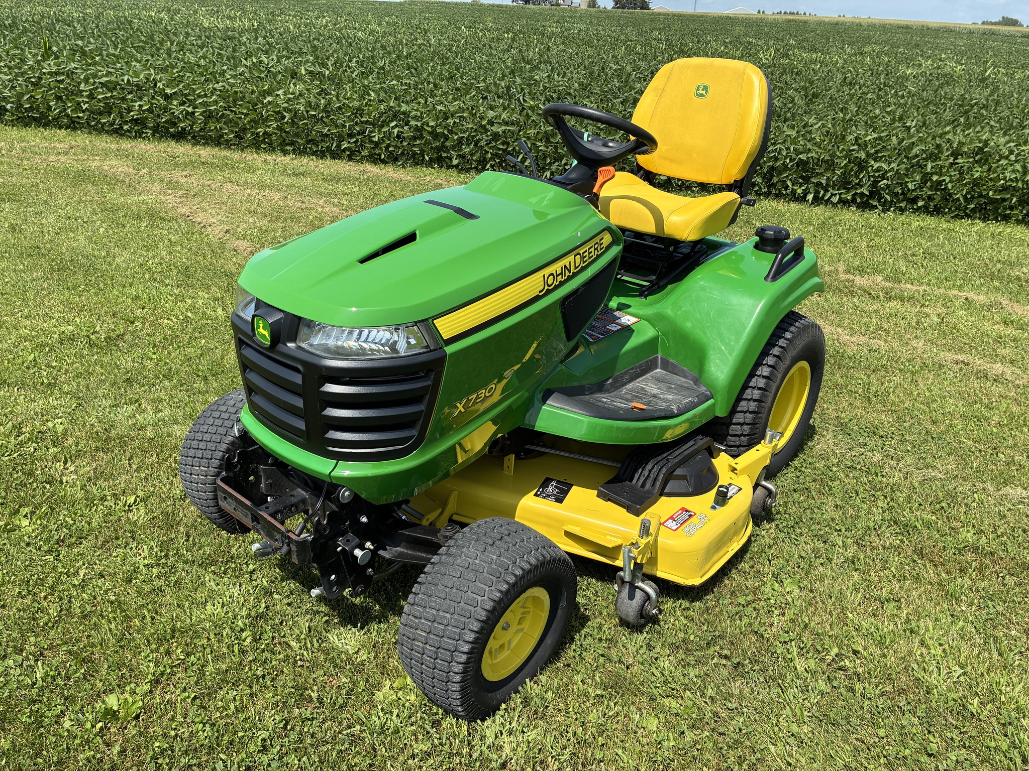 2019 John Deere X730 Image 1