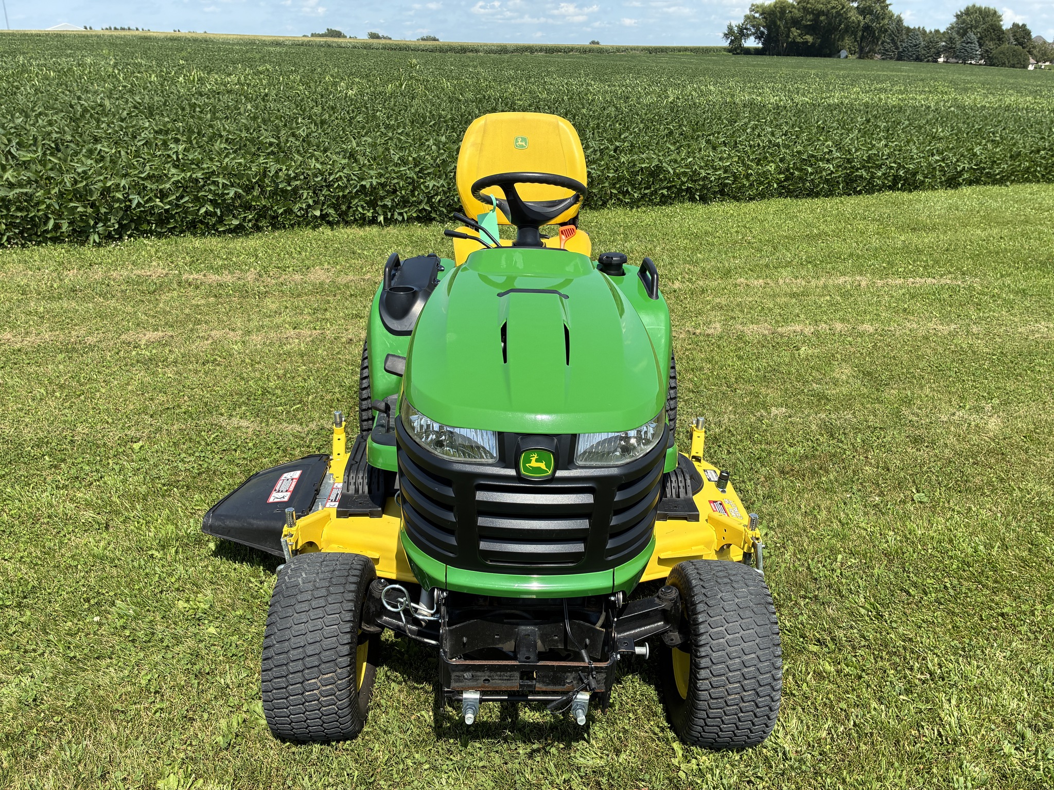 2019 John Deere X730 Image 8