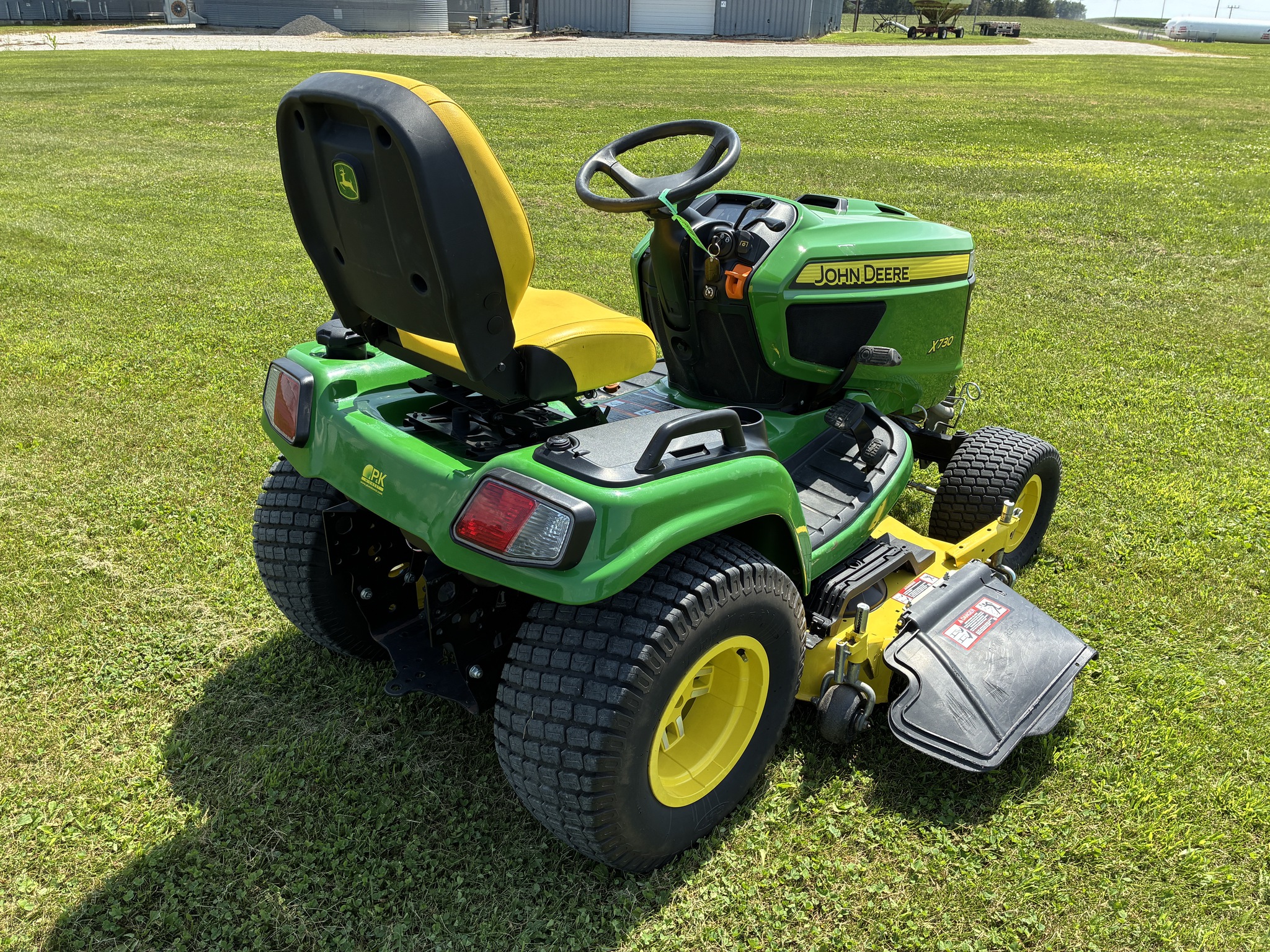 2019 John Deere X730 Image 5