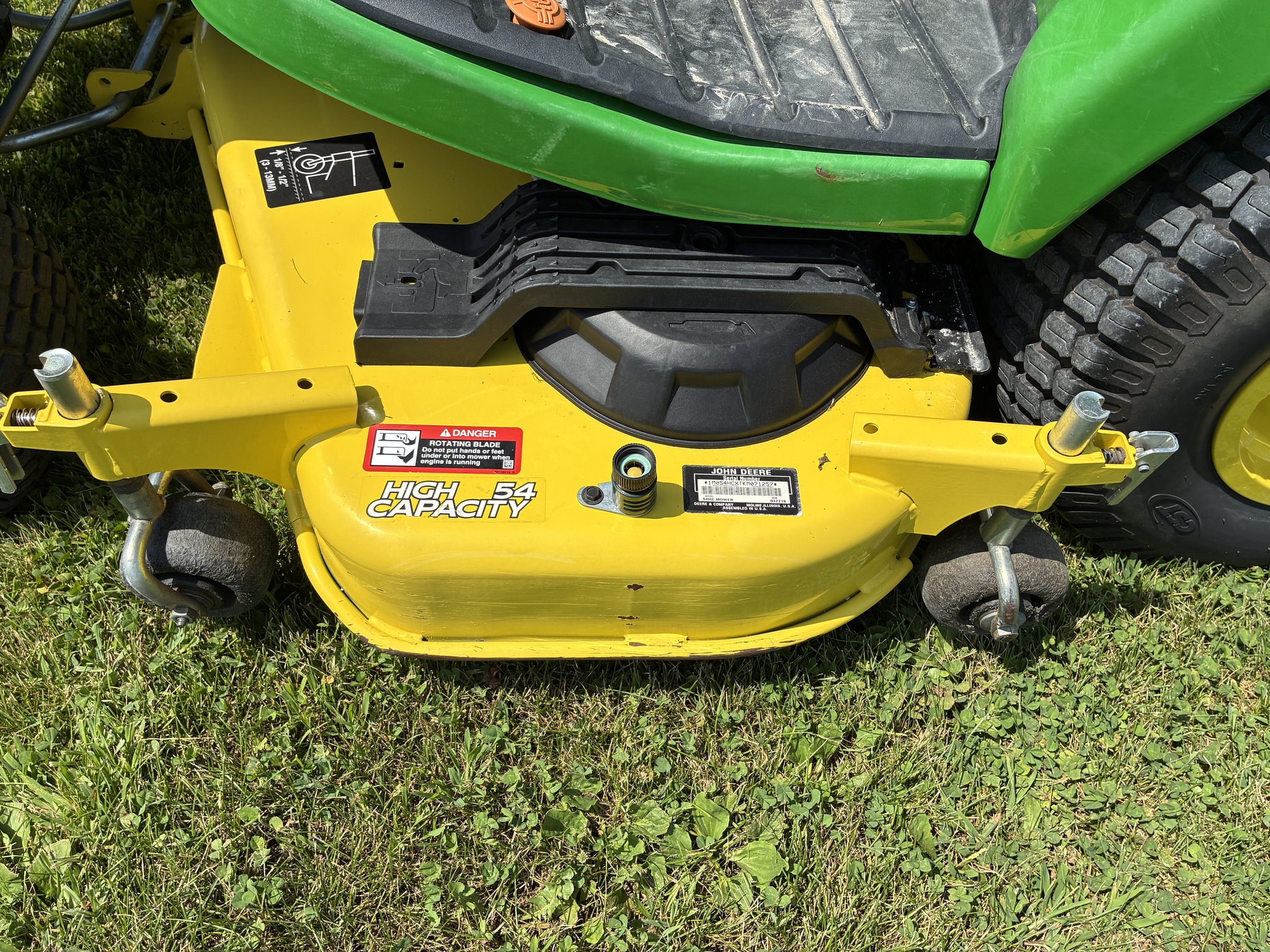 2019 John Deere X730 Image 19