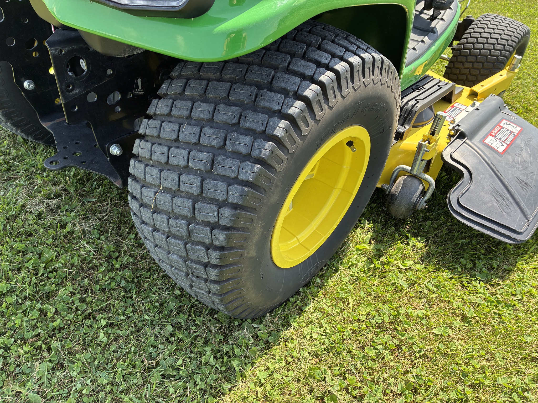 2019 John Deere X730 Image 23