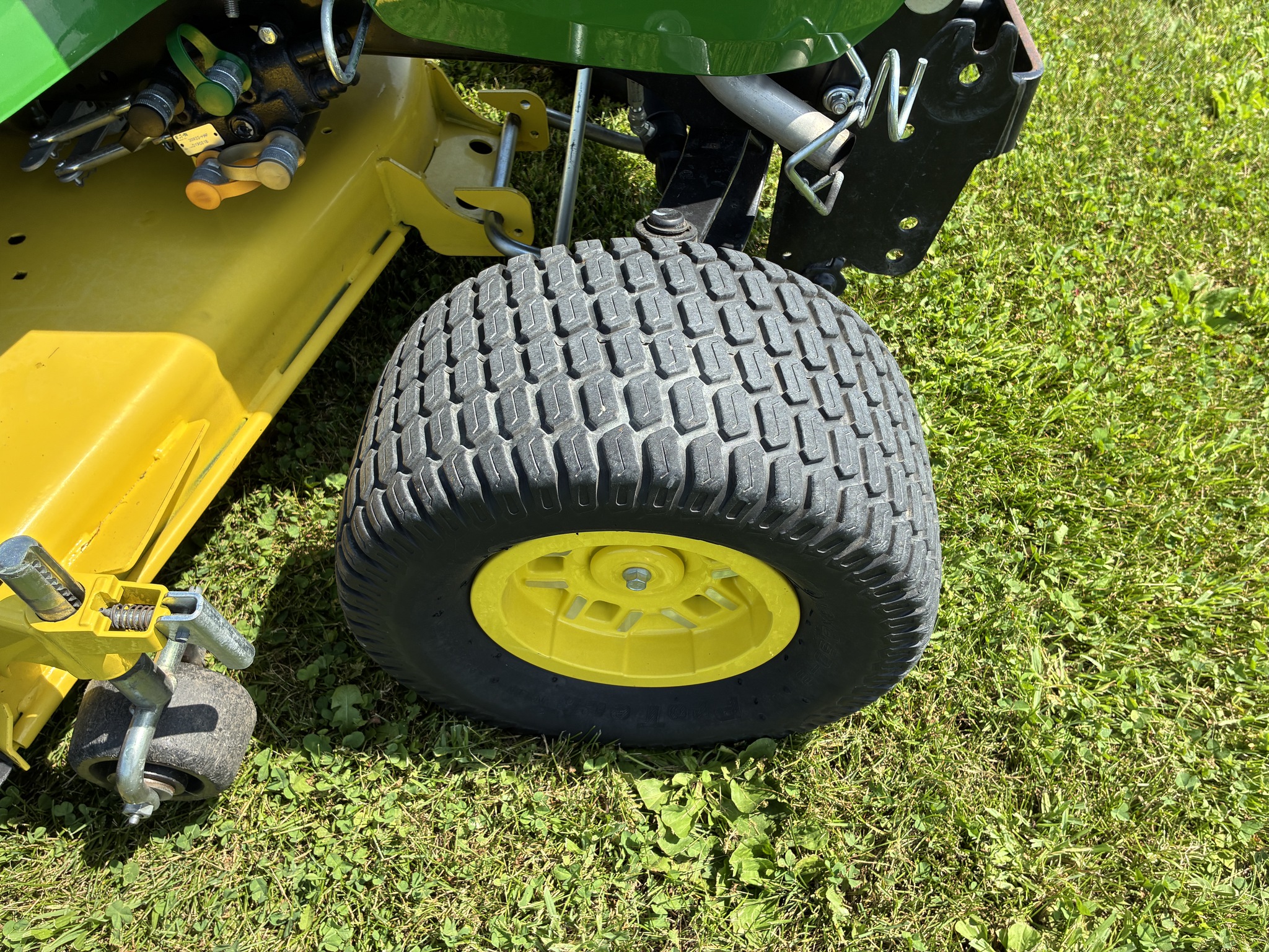 2019 John Deere X730 Image 21