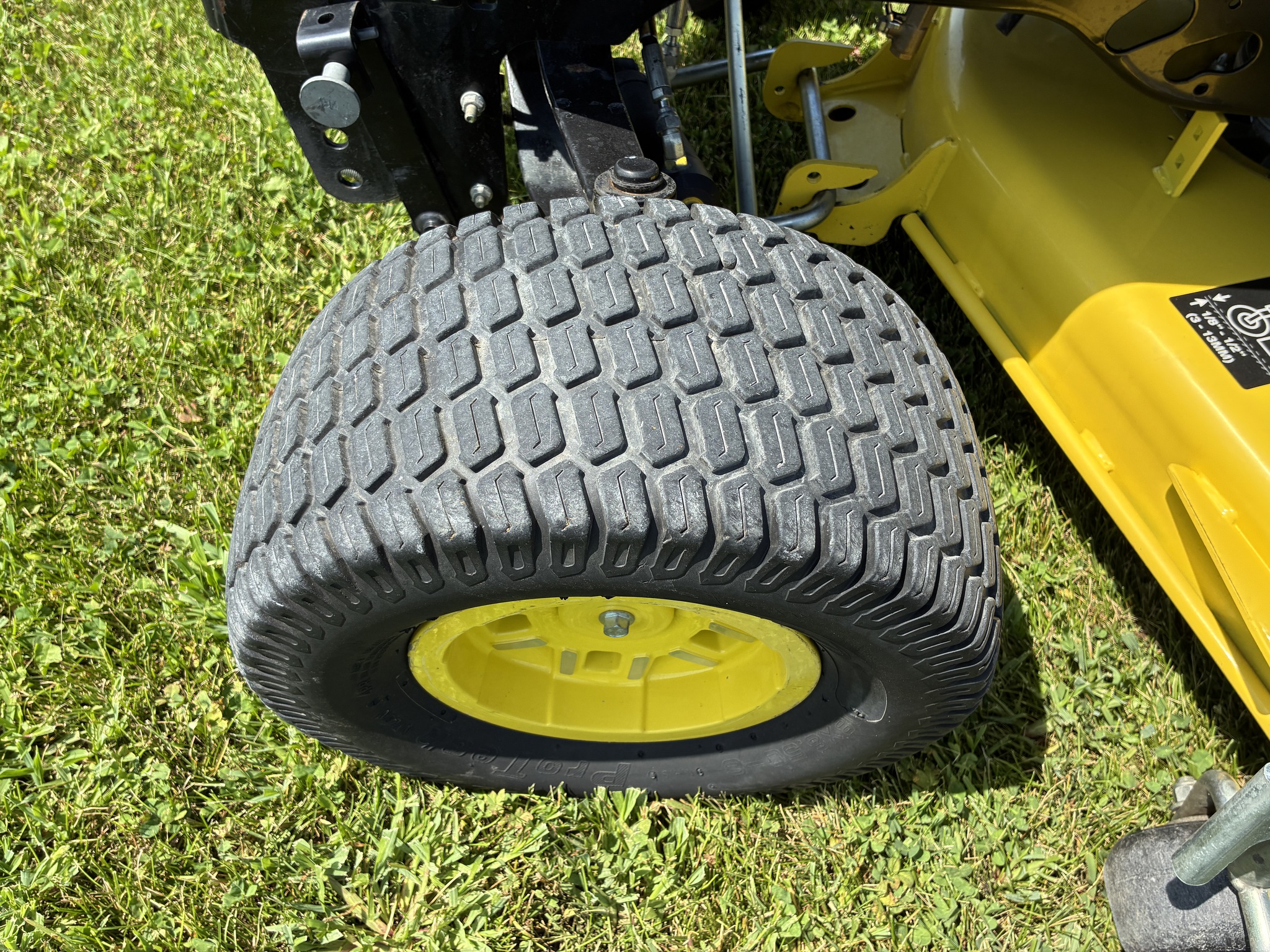 2019 John Deere X730 Image 20