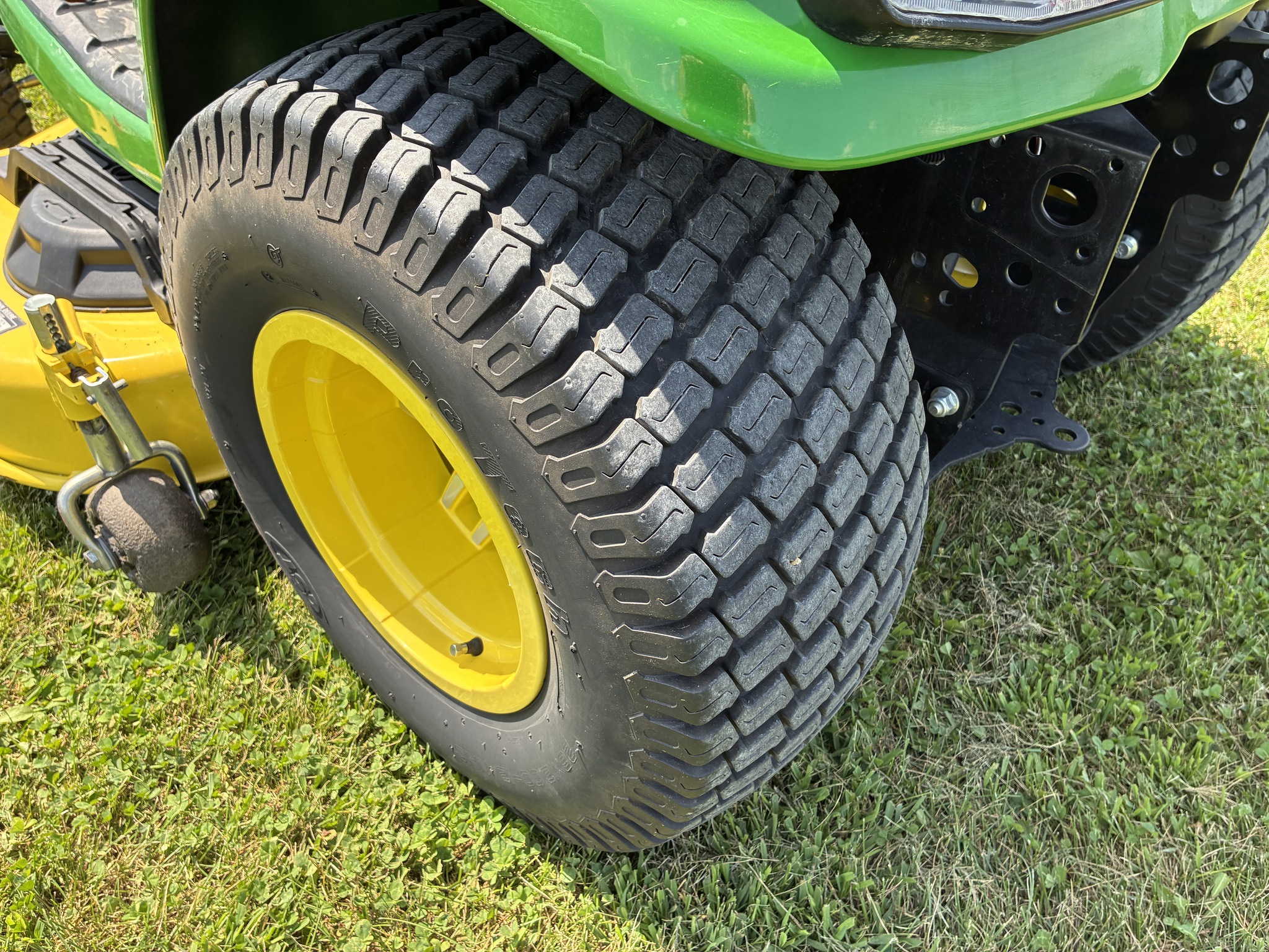 2019 John Deere X730 Image 22