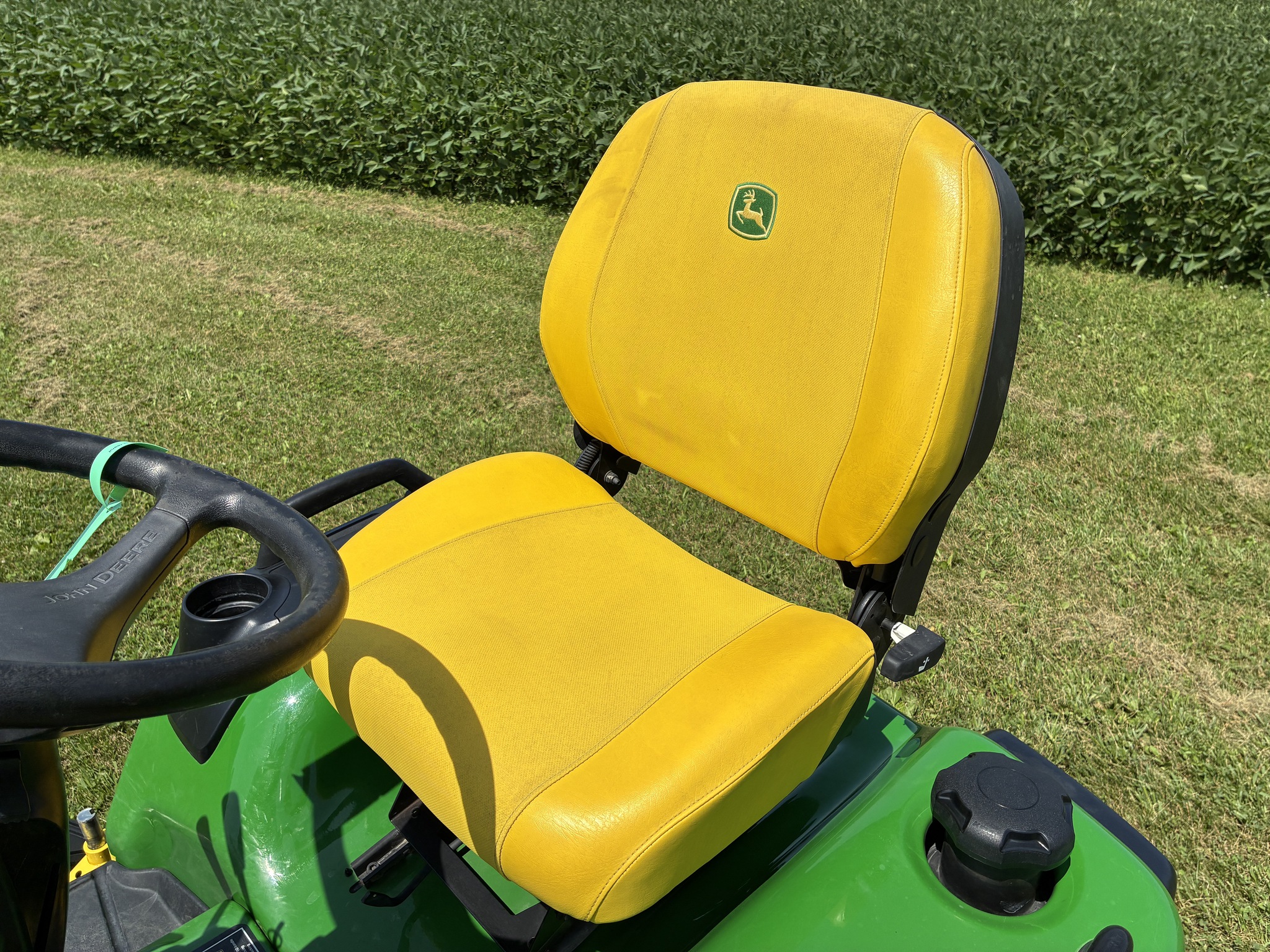 2019 John Deere X730 Image 10