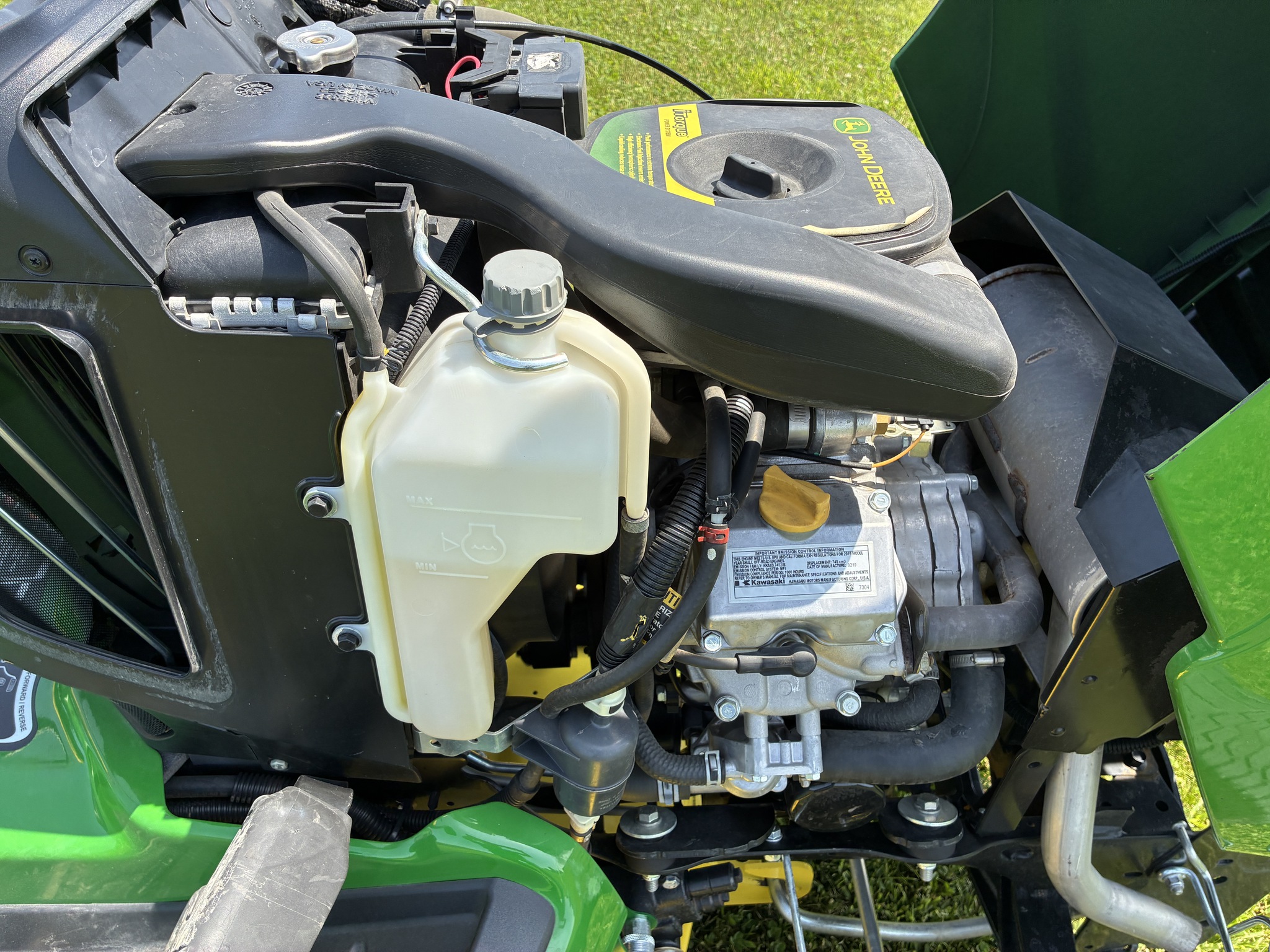 2019 John Deere X730 Image 11