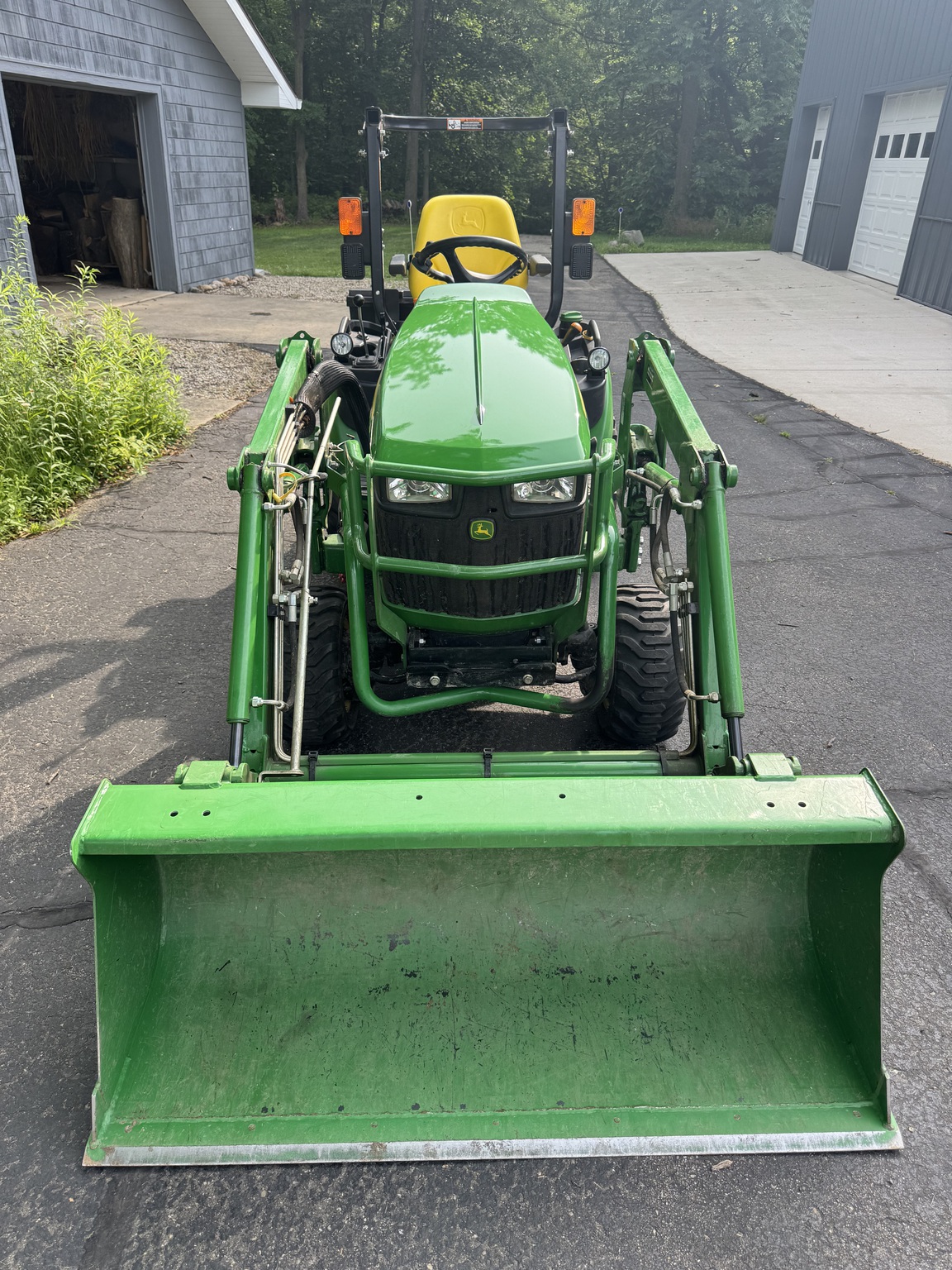 2017 John Deere 1025R Image 2