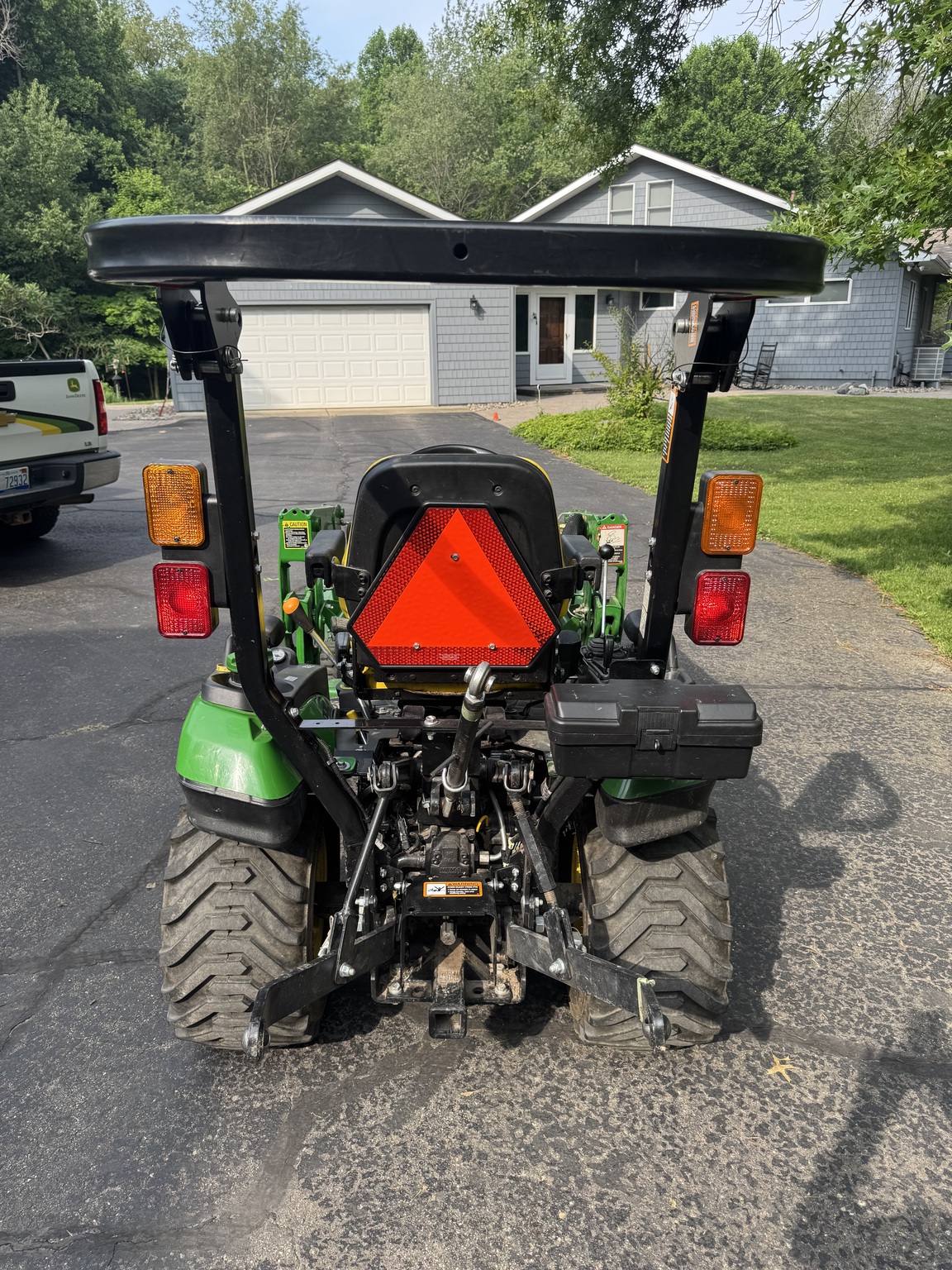 2017 John Deere 1025R Image 5