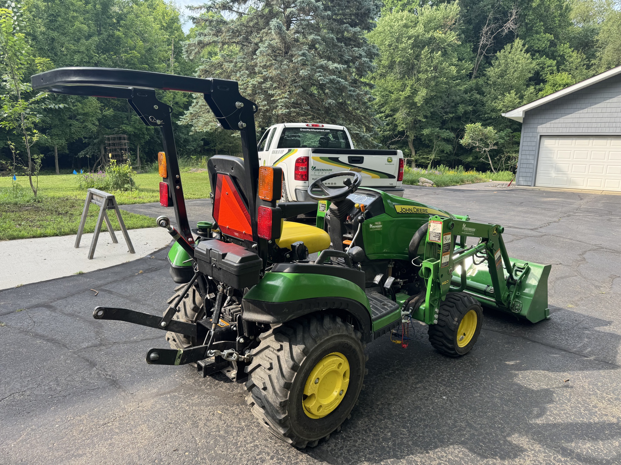 2017 John Deere 1025R Image 4