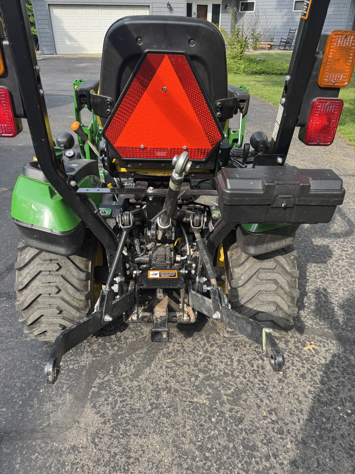 2017 John Deere 1025R Image 6