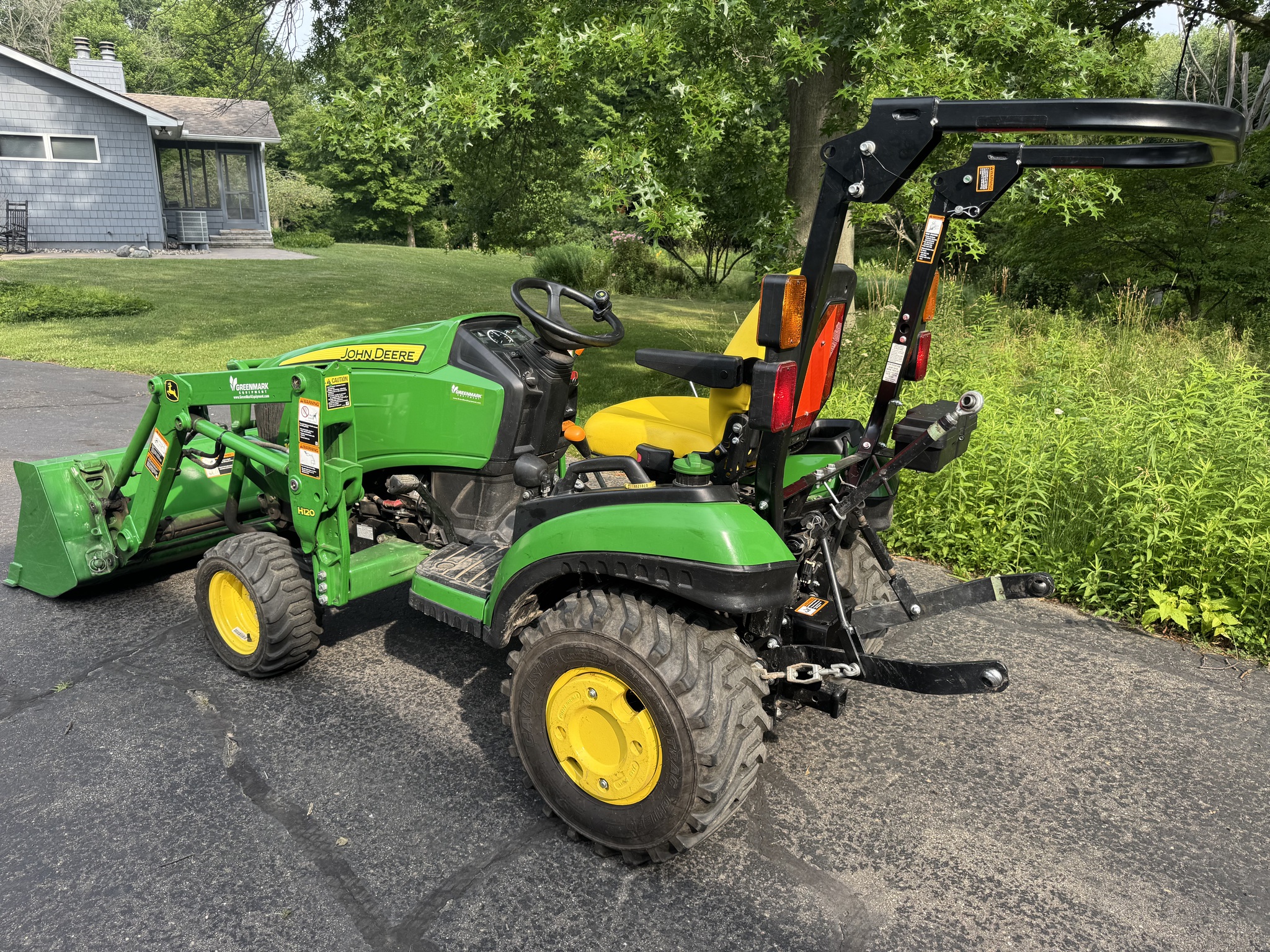 2017 John Deere 1025R Image 7
