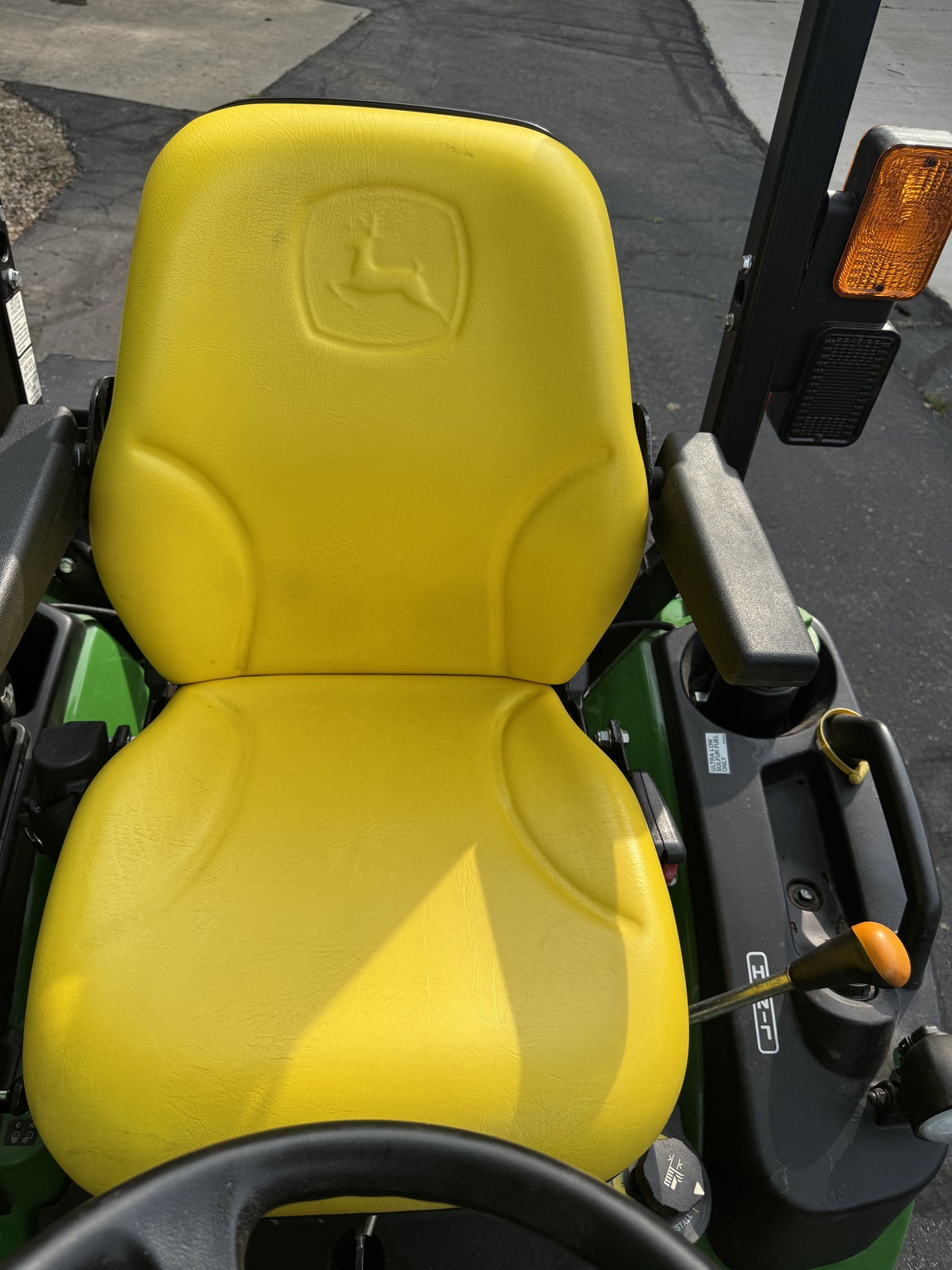 2017 John Deere 1025R Image 10