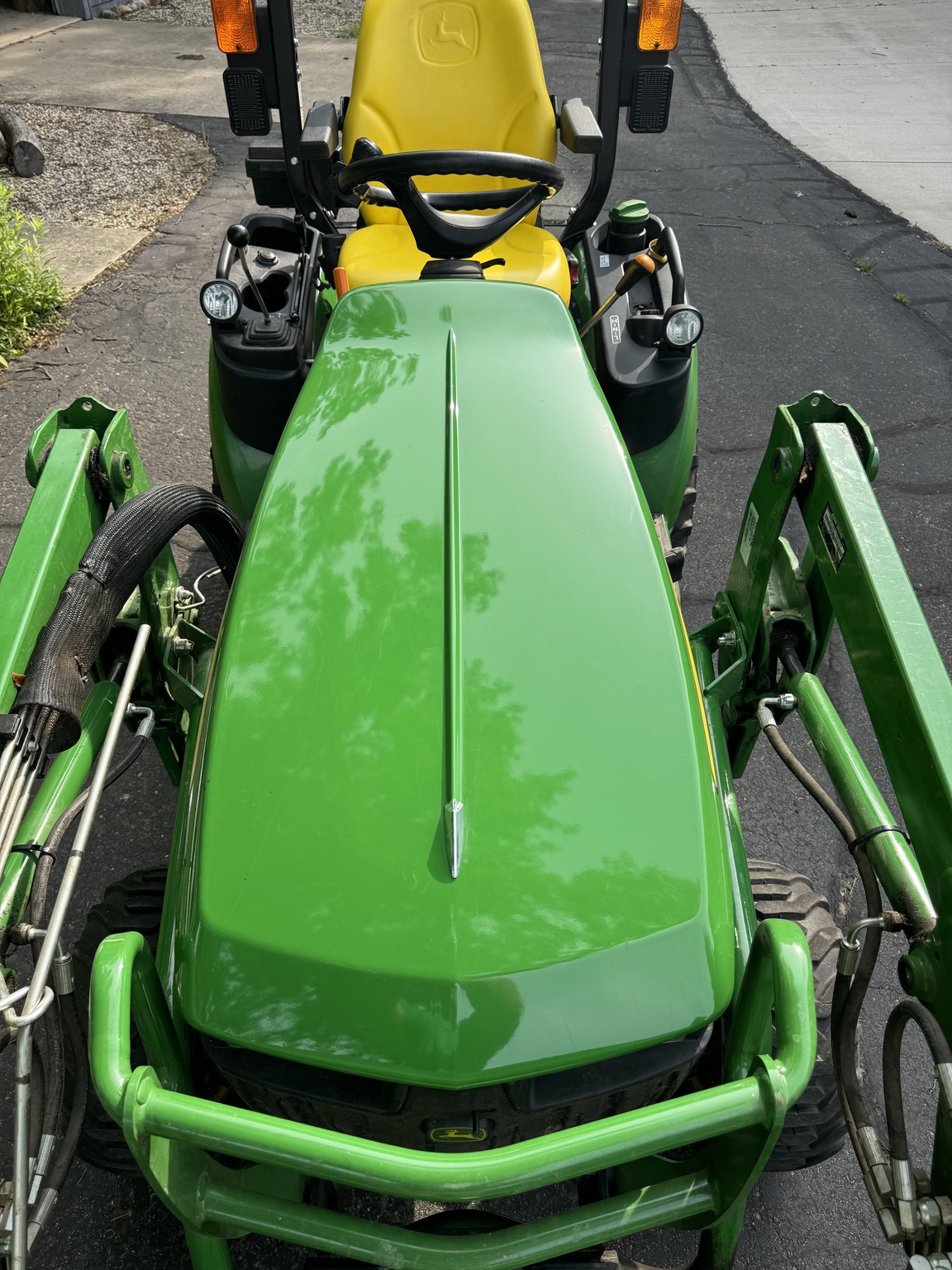 2017 John Deere 1025R Image 12