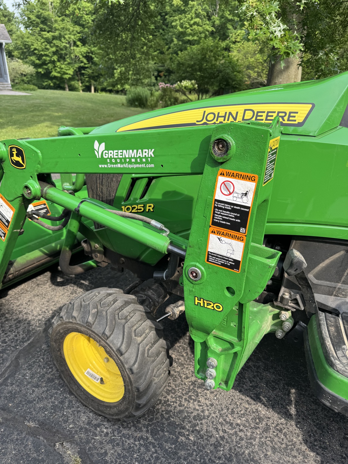 2017 John Deere 1025R Image 8