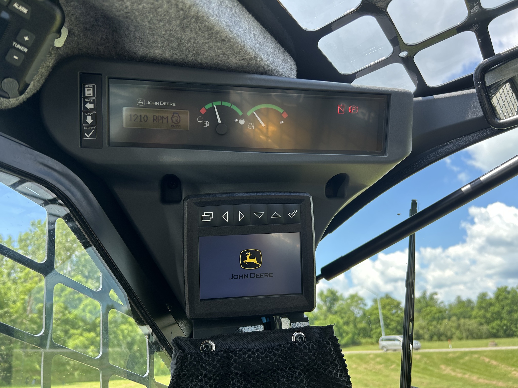 2025 John Deere 325G Image 11
