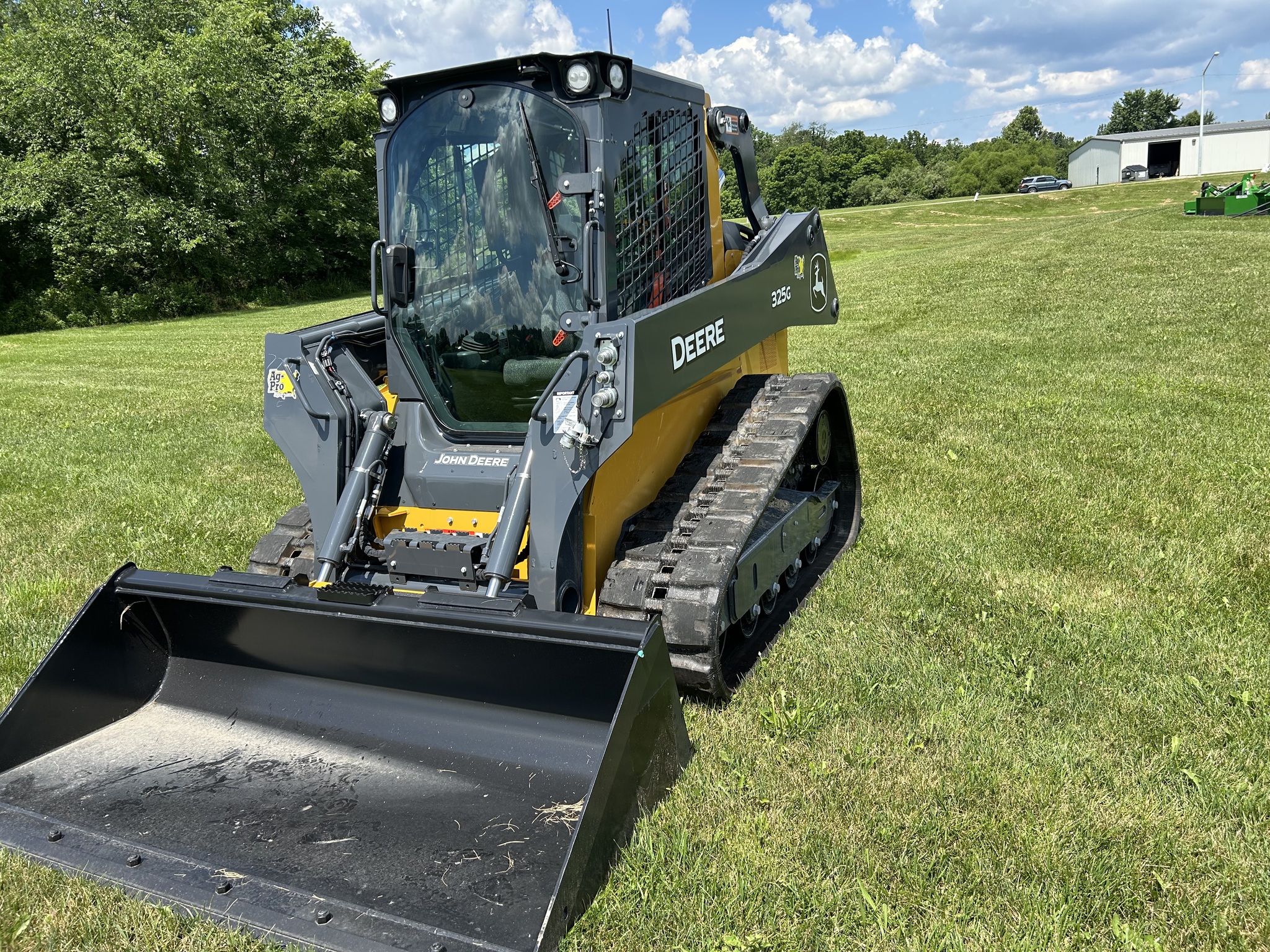 2025 John Deere 325G Image 2
